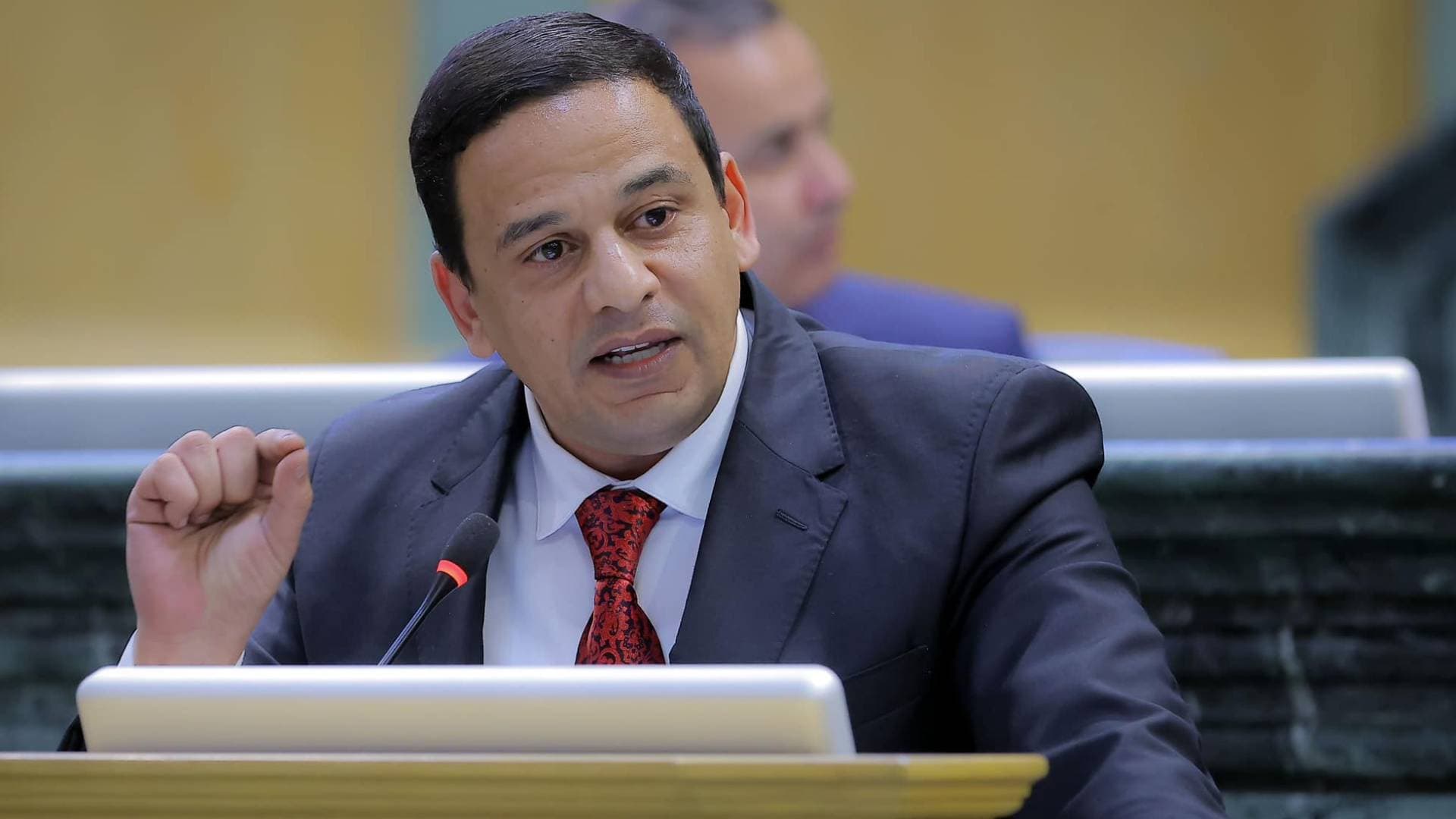 "أبو هنية" يثمن قرار ترشيد الإنفاق ويدعو لتعزيز كفاءة استهلاك الطاقة في المؤسسات والمجتمع