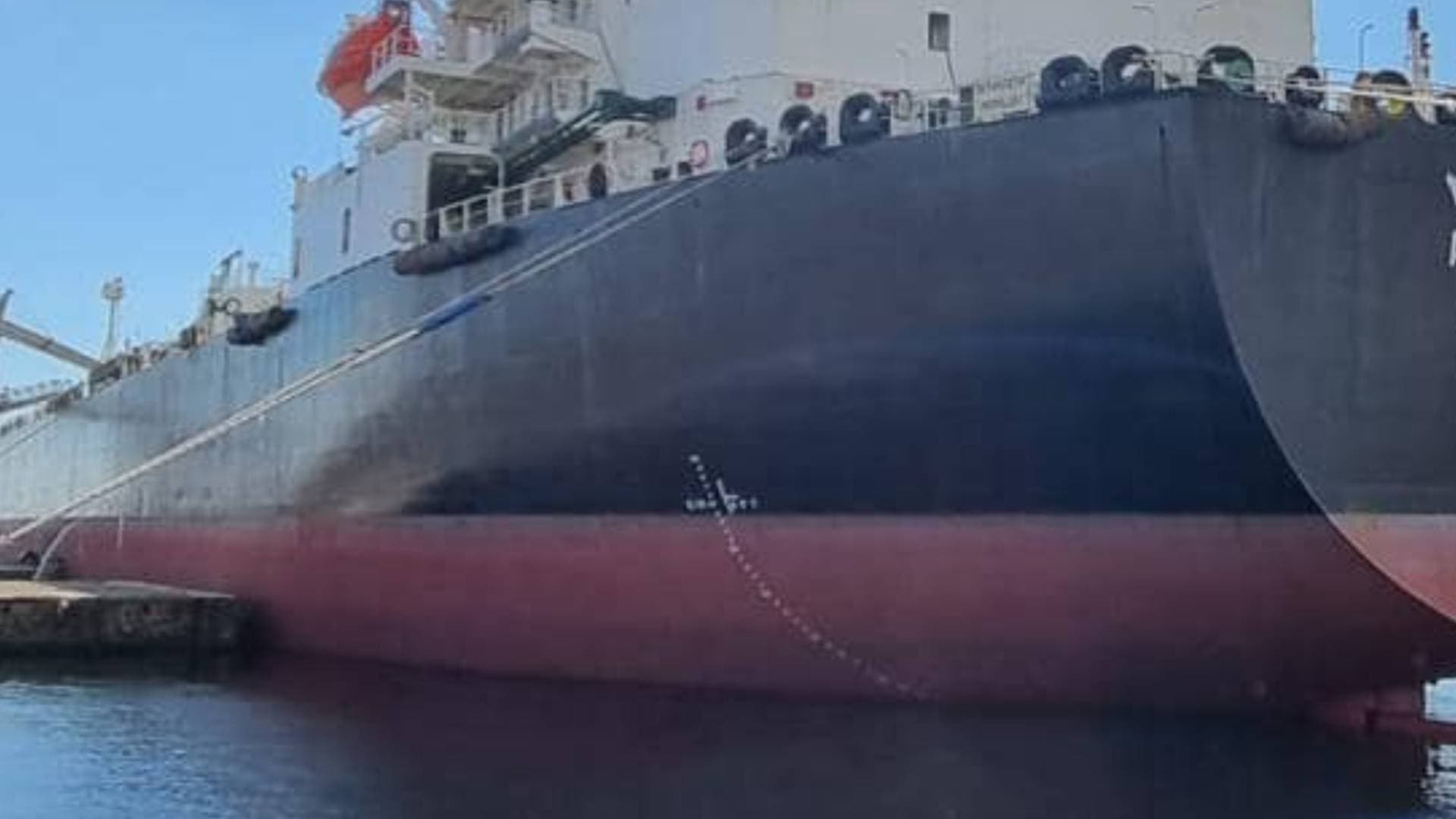 حكومة دبي: الجهات المختصة تعاملت مع حادث ناجم عن مسيرة تعرضت له ناقلة نفط كويتية في مياه دبي