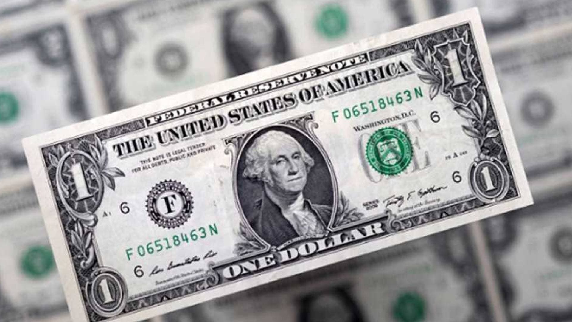 الدولار يلتهم المكاسب الشهرية ويسحق العملات الآسيوية وسط "صدمة الطاقة"