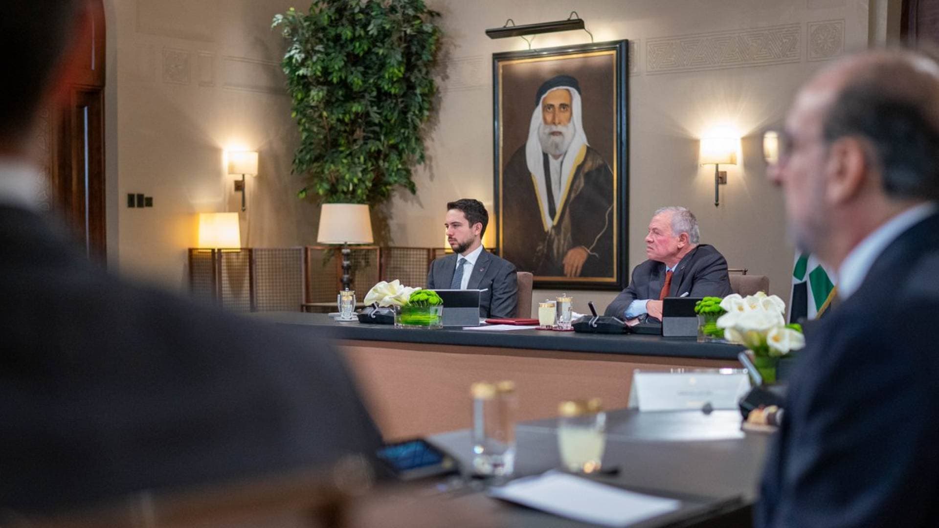 الملك يلتقي أعضاء اللجنة المتخصصة لمتابعة تطوير الجهاز القضائي ويتسلم توصياتها -فيديو