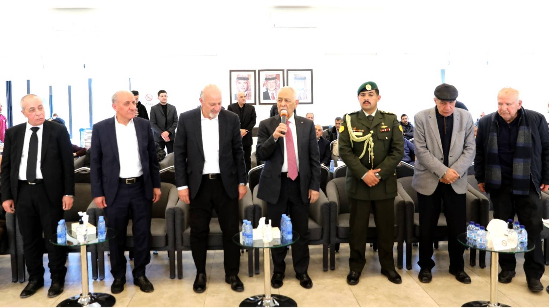 العيسوي ينقل تعازي الملك وولي العهد إلى آل داود