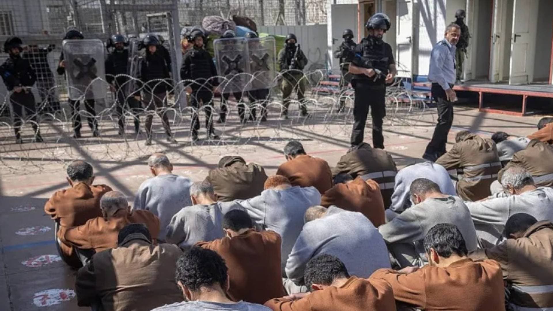 إقرار قانون "إعدام الأسرى": كيف سينفذ ؟ وهل البرغوثي على القائمة؟