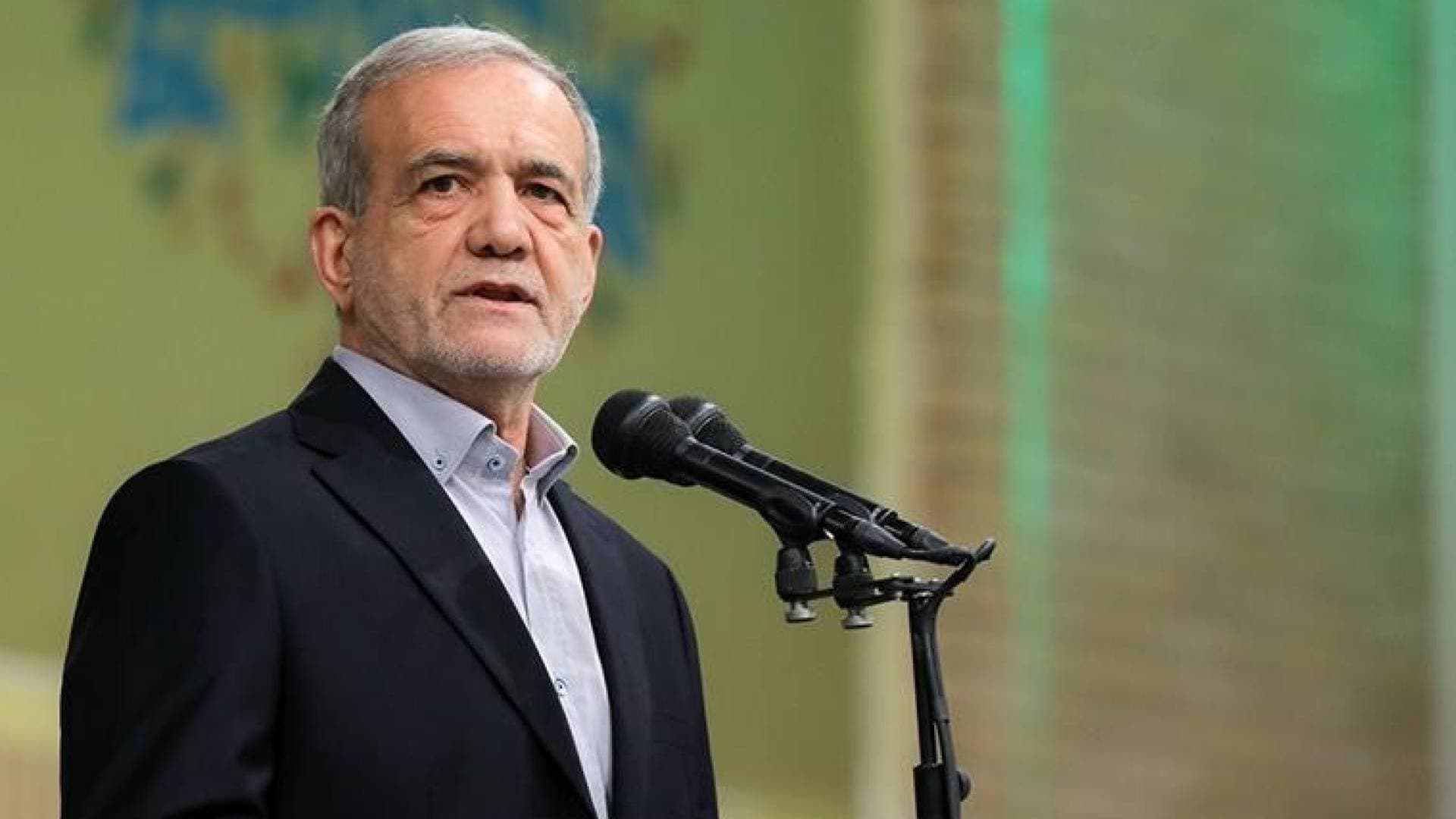 الرئيس الإيراني يوجه خطابا مباشرا للشعب الأمريكي: "لسنا أعداءكم"