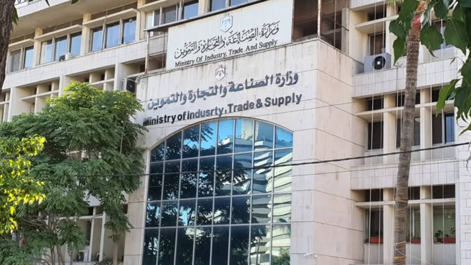 "الصناعة والتجارة" تحرر 1101 مخالفة وتنفذ 1353 جولة رقابية خلال آذار