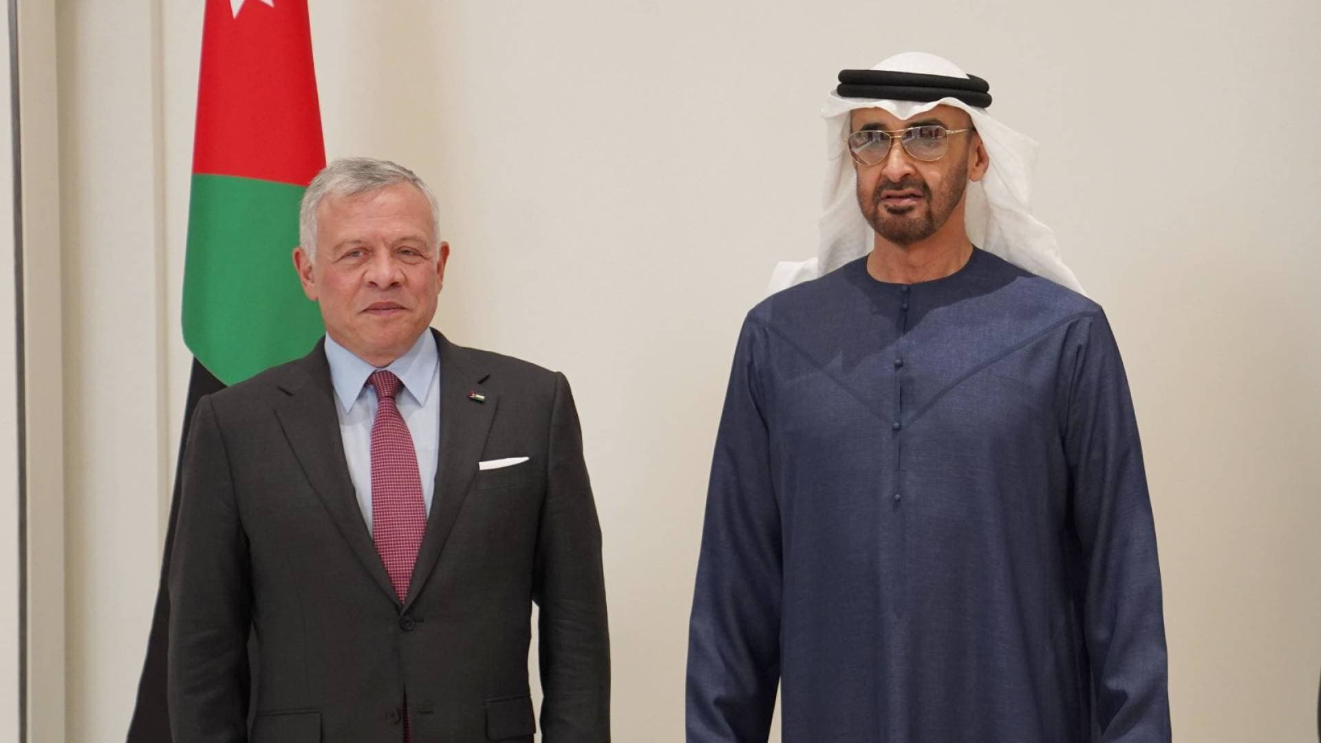 الملك ورئيس دولة الإمارات يبحثان هاتفيا سبل خفض التصعيد في المنطقة