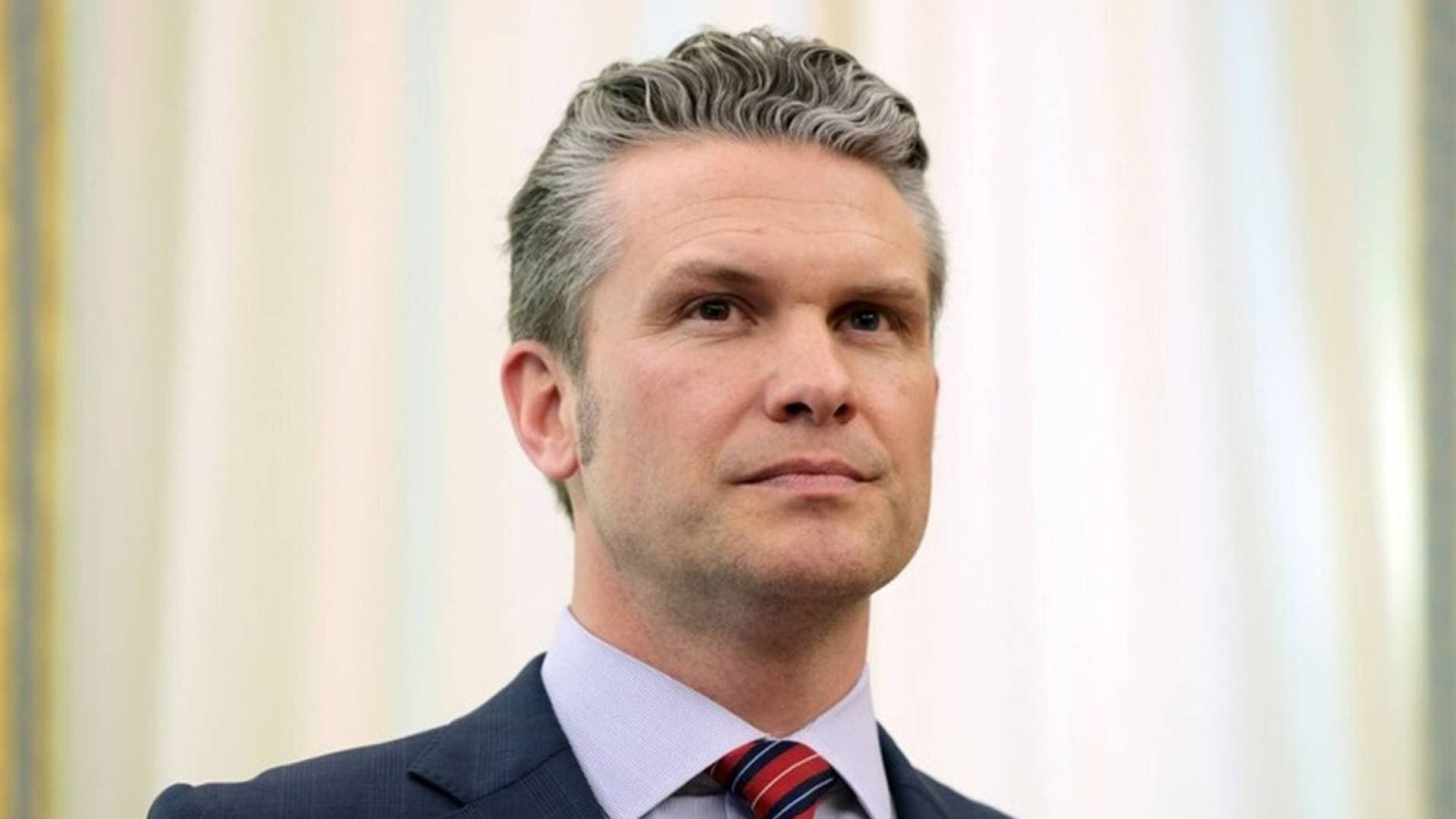 "هيغسيتش" يحذر الصين من عرقلة الملاحة البنمية ويؤكد دعم واشنطن لسيادة شركائها