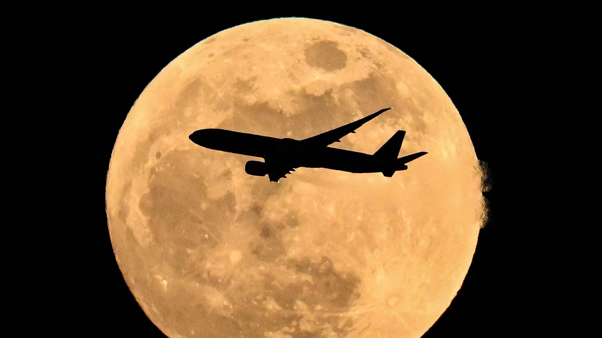 ارتفاع قياسي في أسعار تذاكر الطيران ورسوم الأمتعة مع اقتراب موسم الصيف