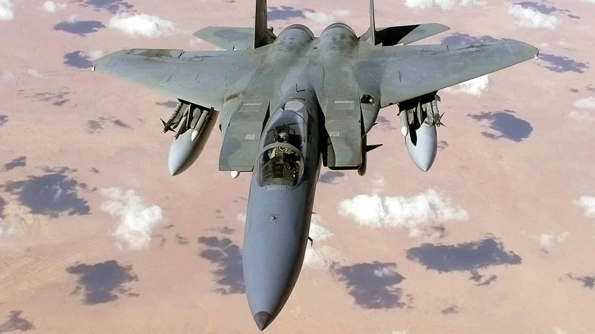 إعلام أمريكي: حطام الطائرة يؤكد أنها "إف-15" وليست "إف-35" الشبحية كما يزعم الحرس الثوري