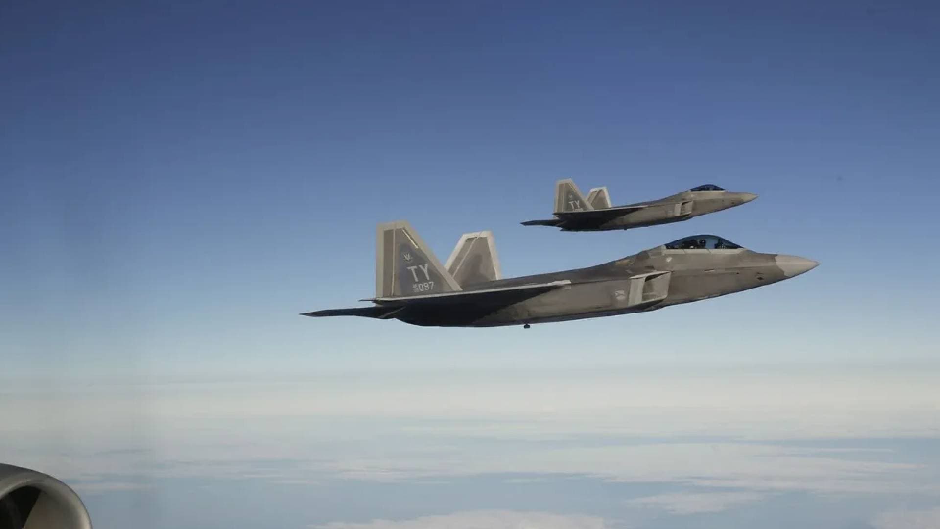 إسقاط مقاتلتين أمريكيتين فوق إيران والخليج.. مخاطر جديدة تحاصر ترمب