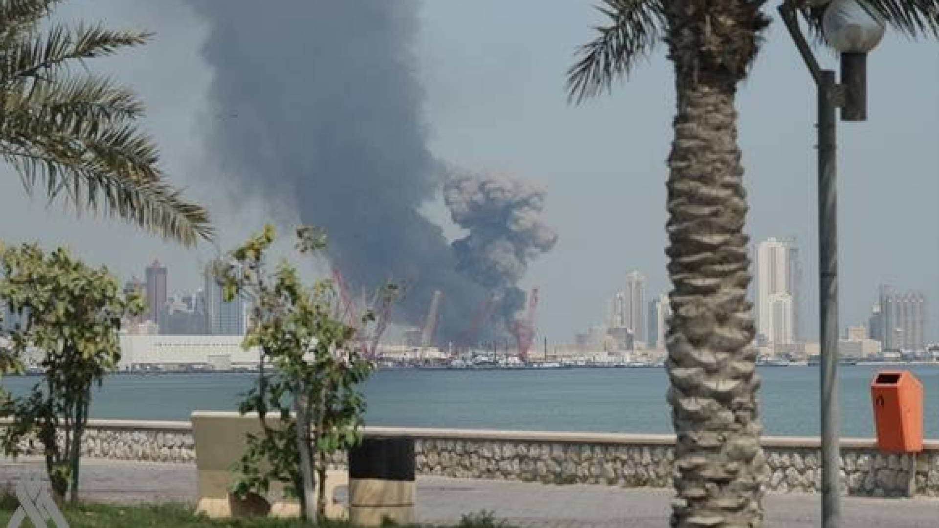 شظايا مسيرة إيرانية توقع 4 إصابات في البحرين.. وتطال مباني في دبي