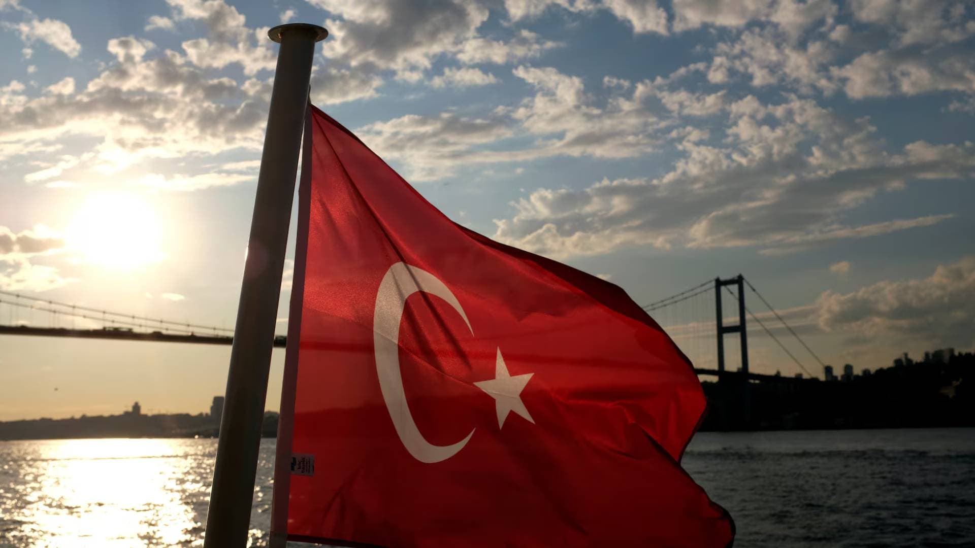 أ ف ب : تركيا ترفع أسعار الكهرباء والغاز بنسبة 25%