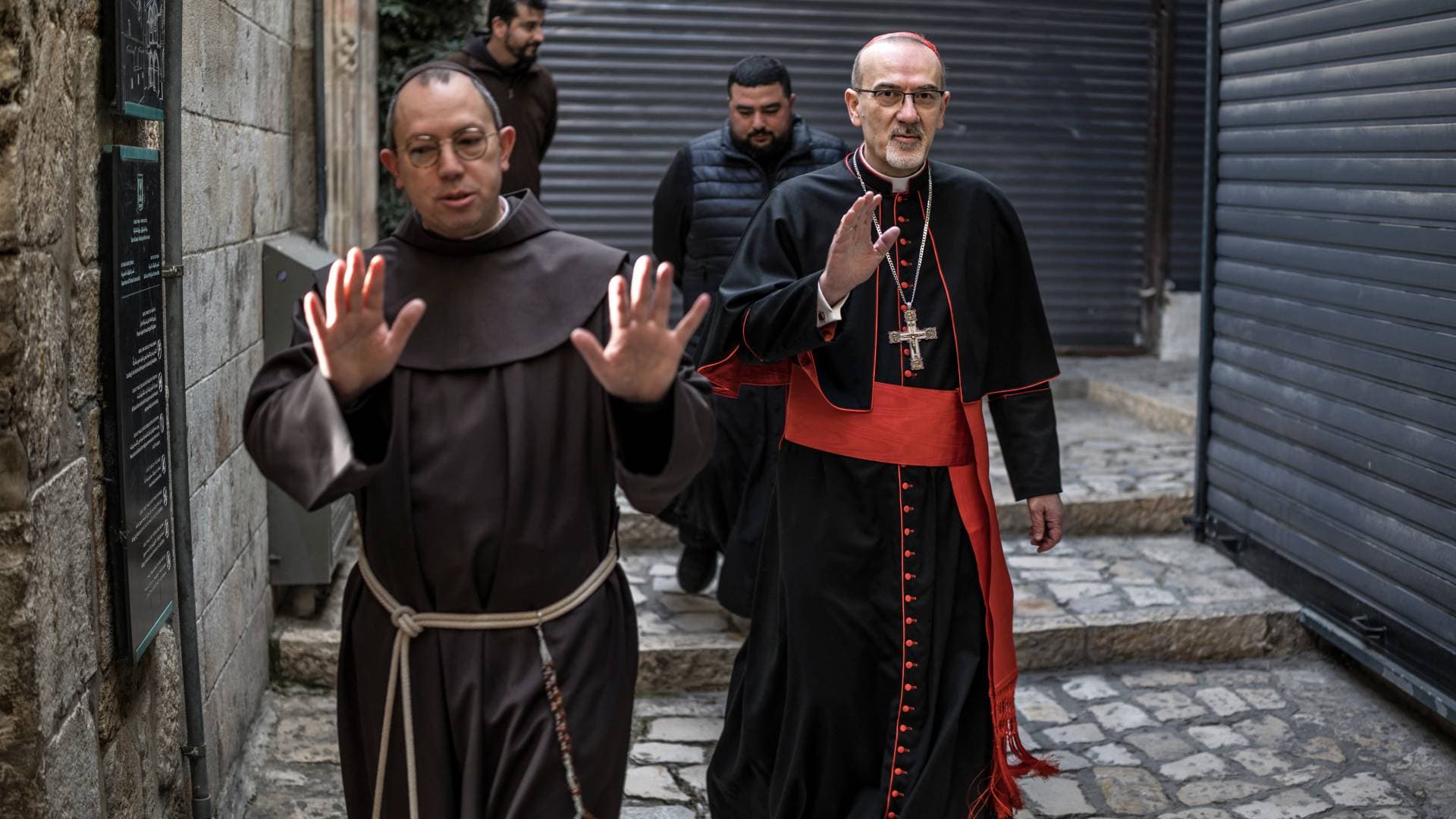 وسط قيود مشددة.. بطريرك القدس للاتين يحيي قداس "أحد الفصح" خلف أبواب مغلقة -فيديو