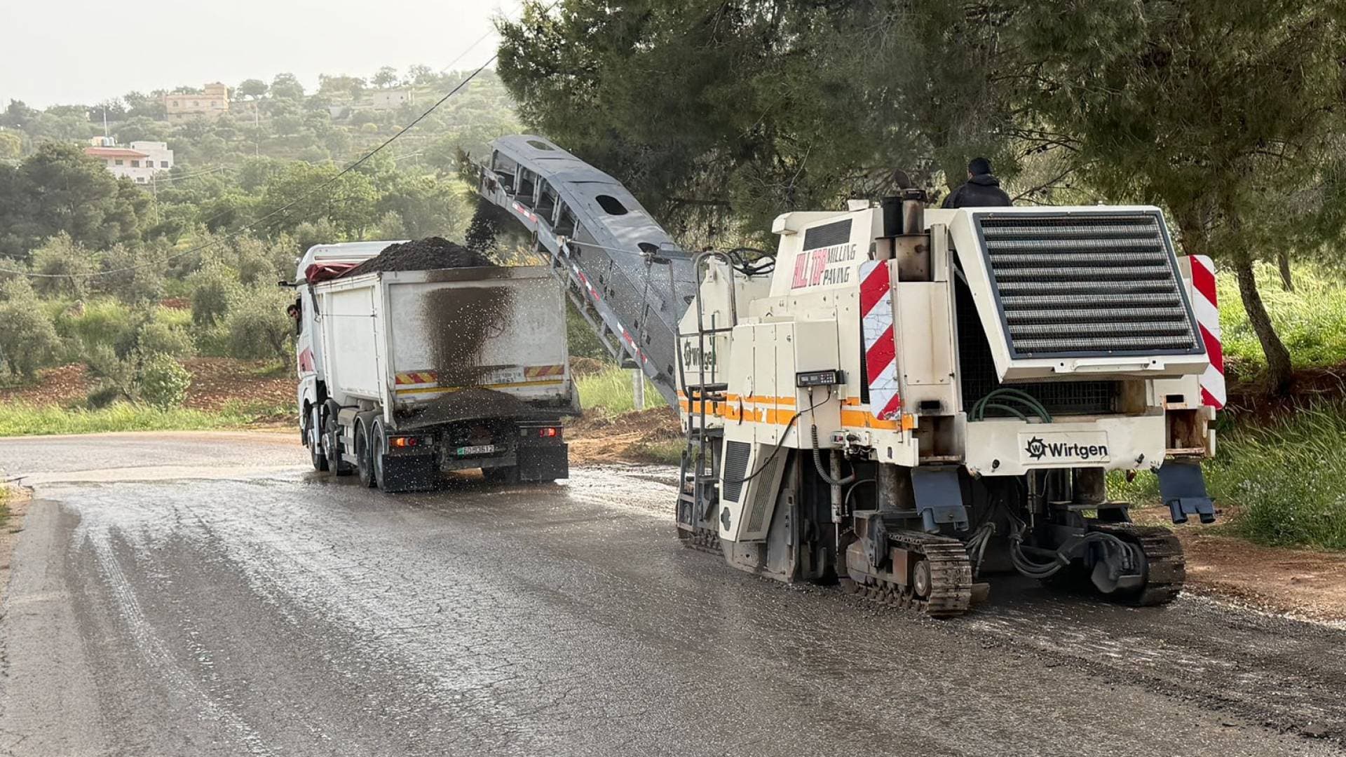 الأشغال تباشر صيانة طرق حيوية في الزرقاء بكلفة نصف مليون دينار