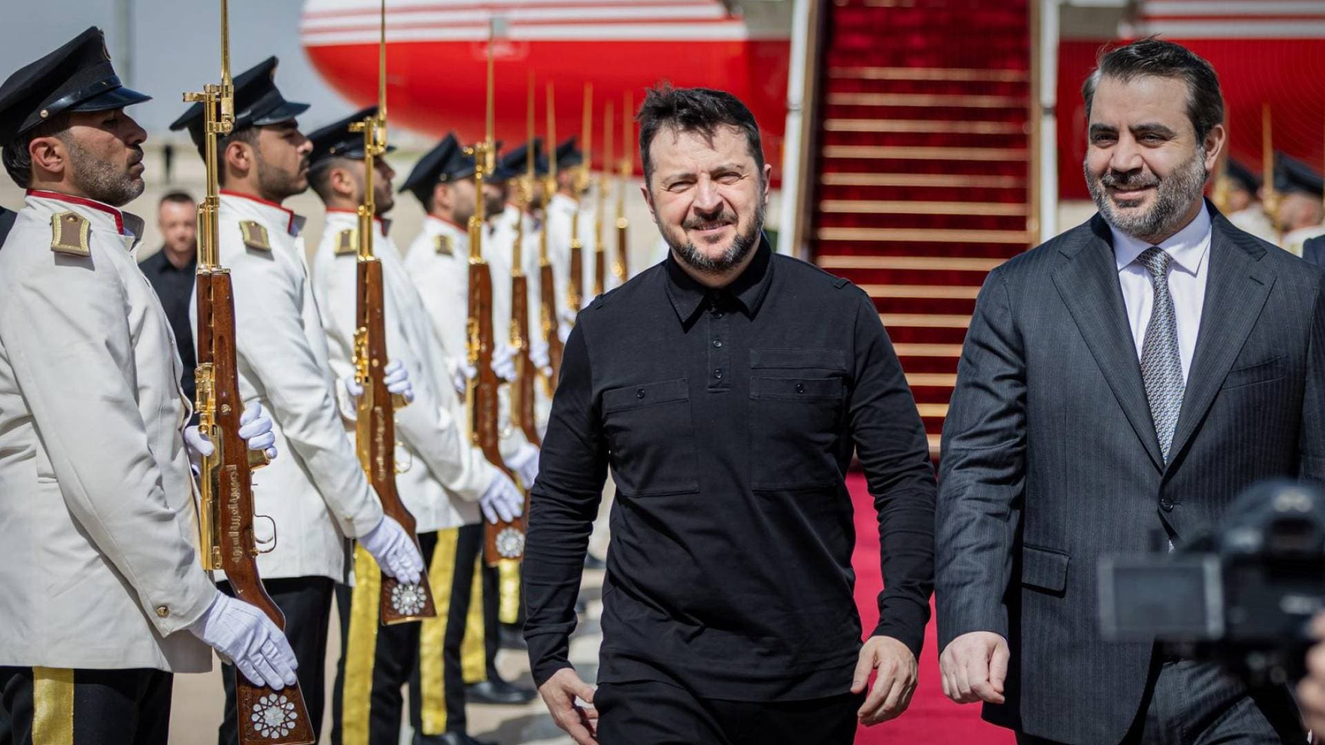 بطائرة تركية.. زيلنسكي يصل إلى دمشق في أول زيارة رسمية