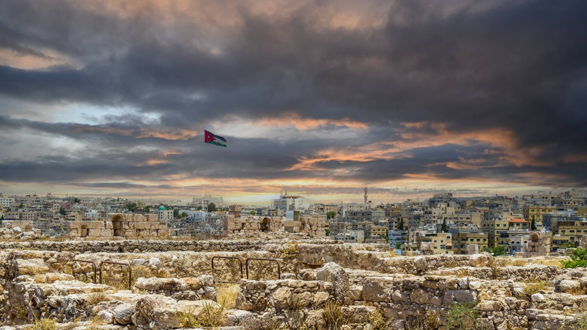 طقس العرب: حالة من عدم الاستقرار الجوي تؤثر على الأردن وأمطار رعدية متوقعة حتى الأربعاء