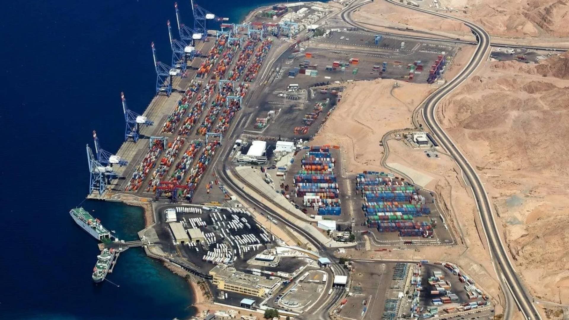 مجلس الوزراء يعفي باخرة التخزين العائمة للغاز من الرسوم والضرائب