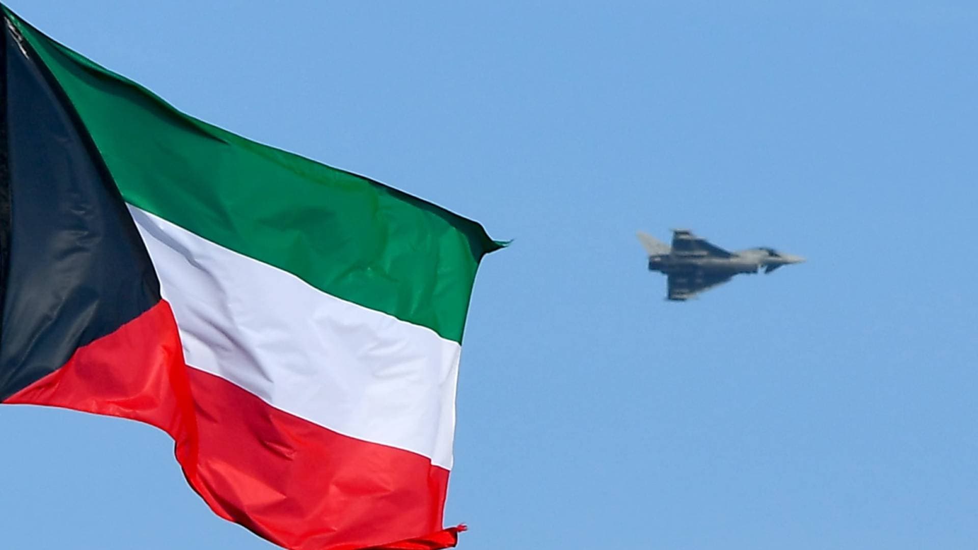 الدفاعات الجوية الكويتية تتصدى لهجوم صاروخي وطائرات مسيرة معادية