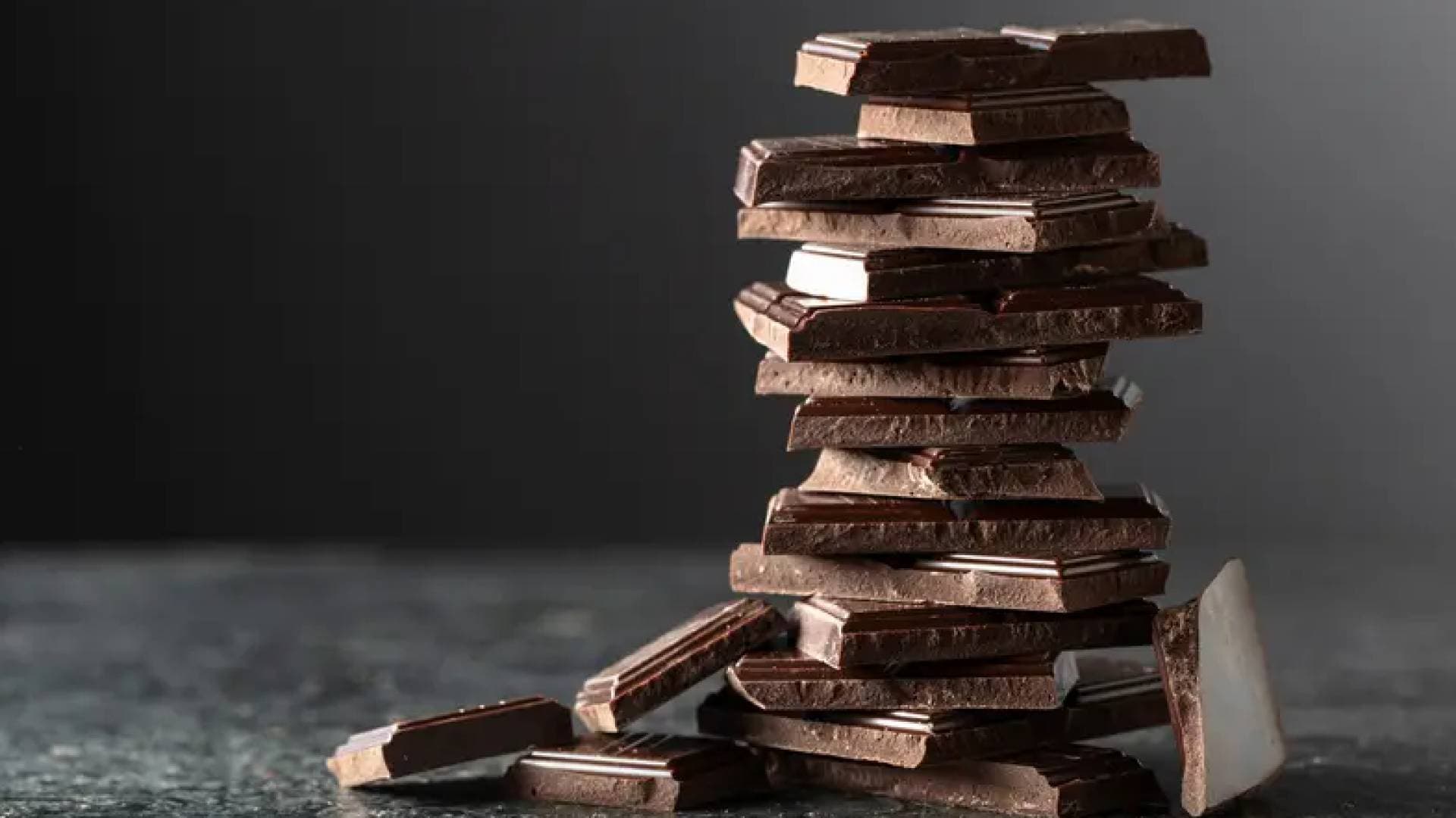 الشوكولاتة الداكنة بين الفوائد الصحية وخداع السكر: كيف تختار الأفضل؟