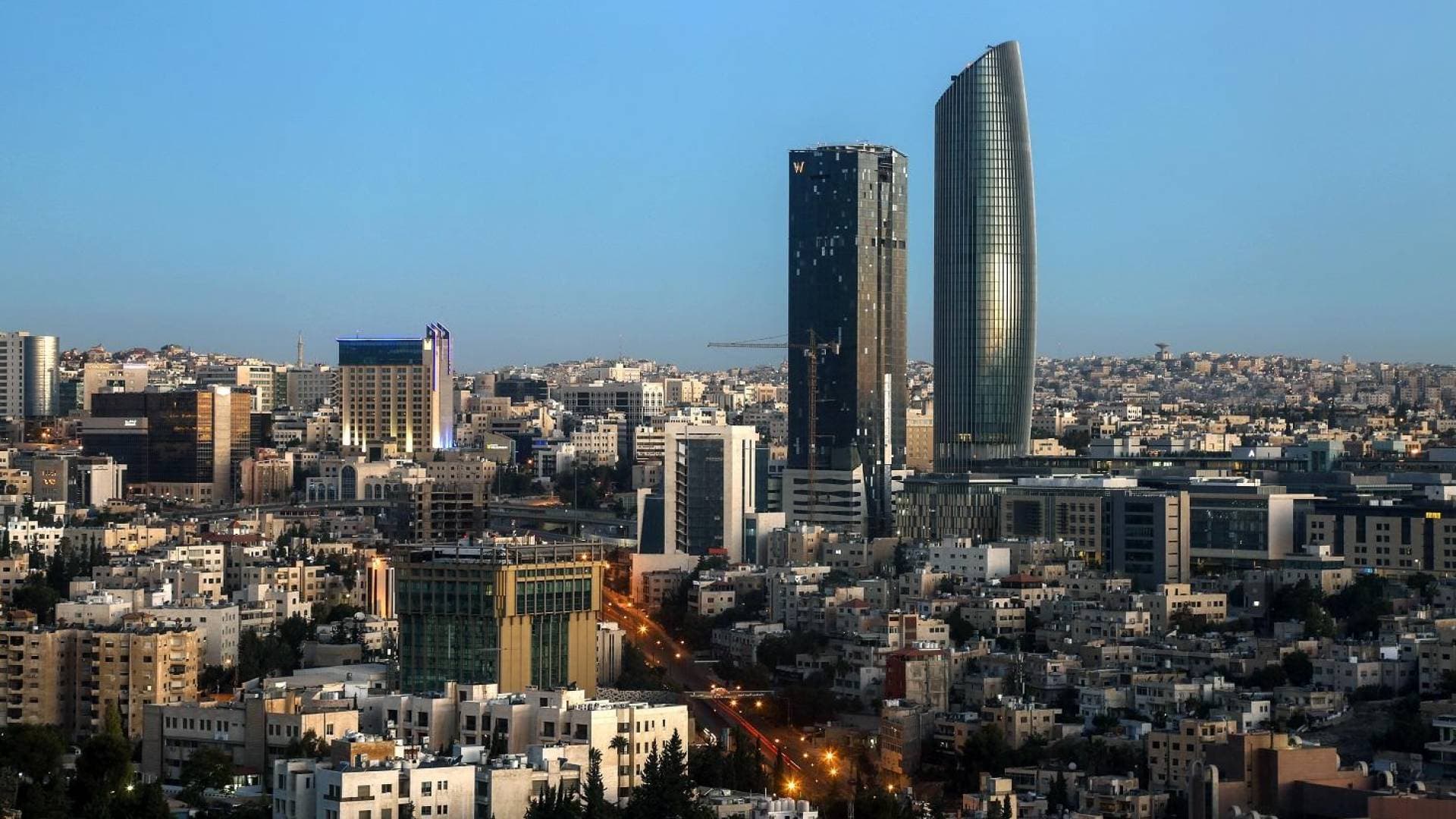 أجواء باردة نسبيا وغائمة جزئيا في أغلب المناطق بالأردن الاثنين