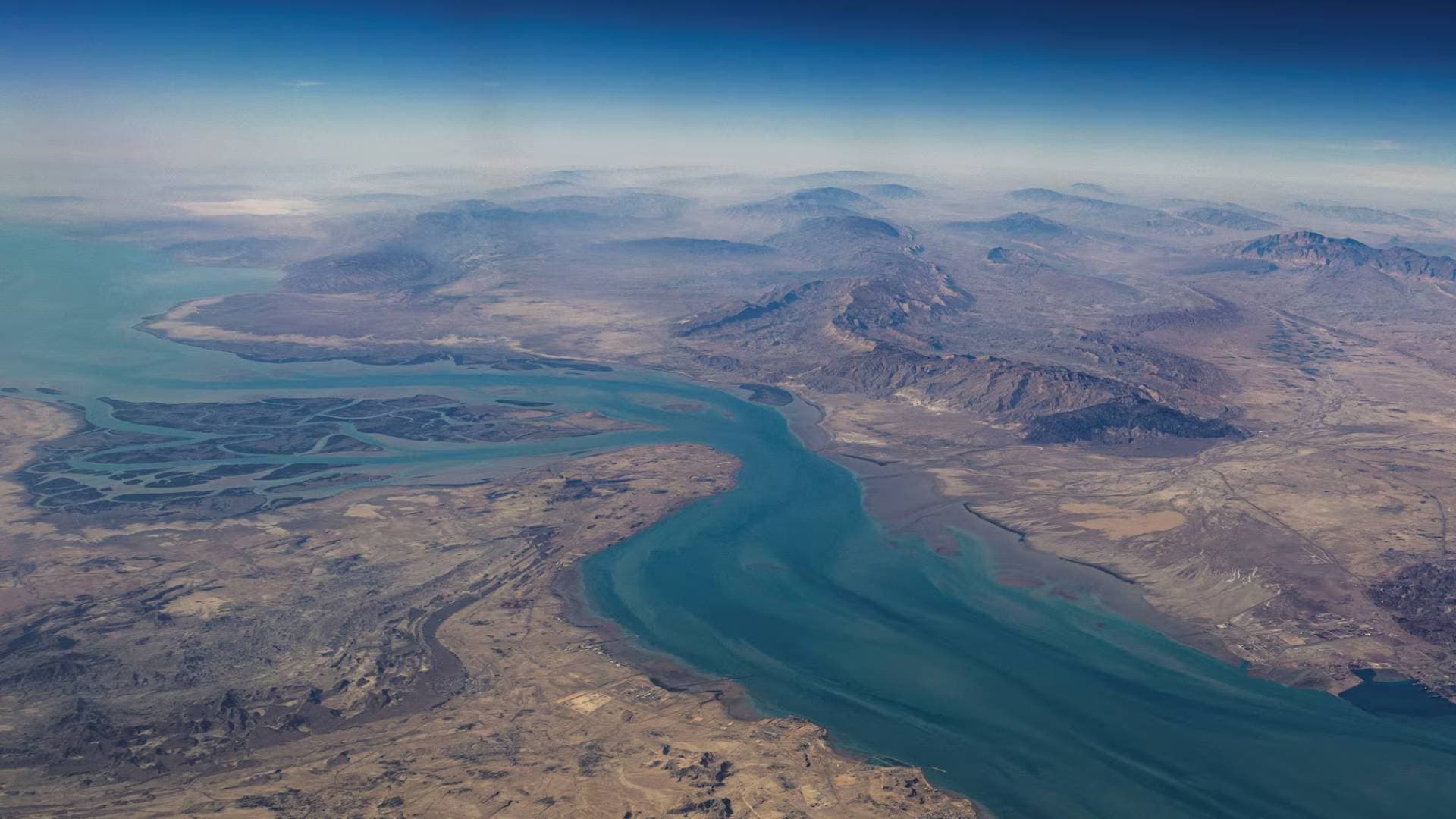 باكستان تنفرد بقناة التفاوض الوحيدة.. وطهران تتحفظ: لا فتح لـ "هرمز" مقابل هدنة مؤقتة