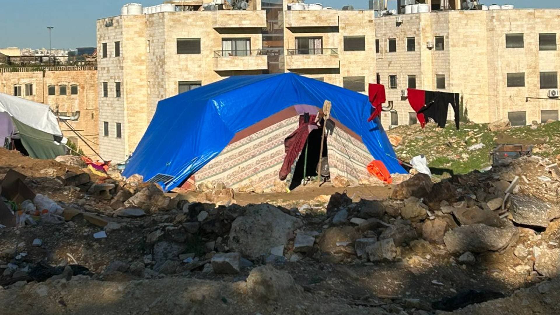 شكاوى من انتشار خيام عشوائية في "حي السهل" ومطالبات بتدخل أمني وجذري-فيديو