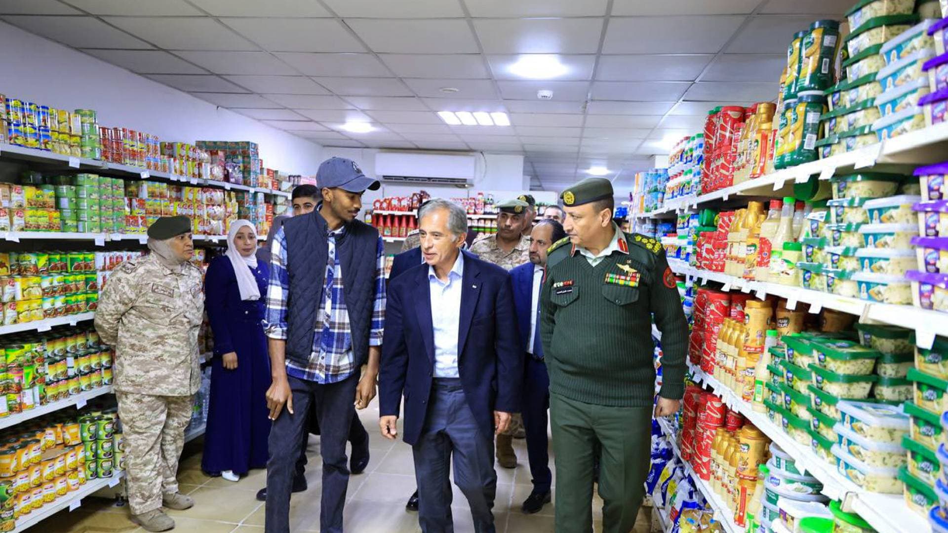 رئيس الوزراء يجري جولة تفقدية موسعة في الجنوب ويطلق حزمة من المشاريع التنموية