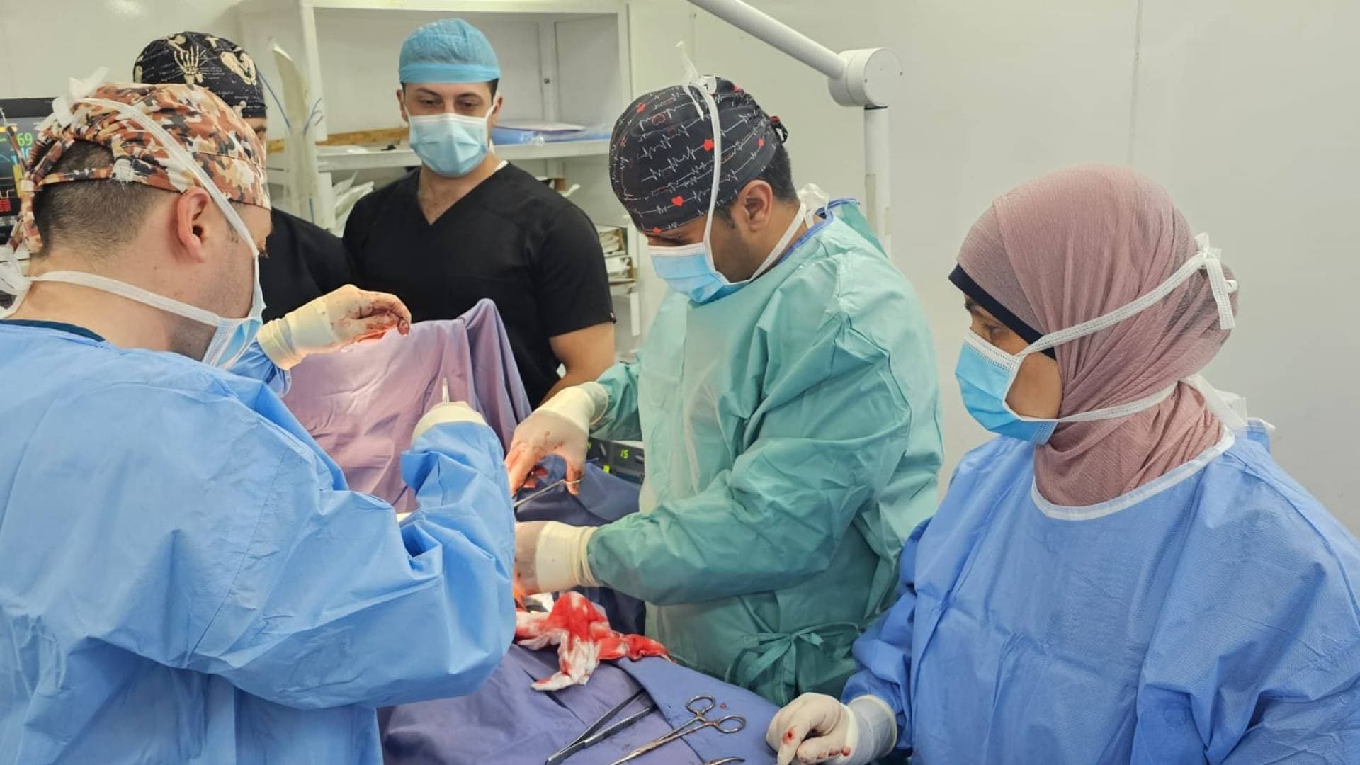 المستشفى الميداني الأردني في نابلس يجري عملية نوعية لاستئصال ورم خبيث لفتاة