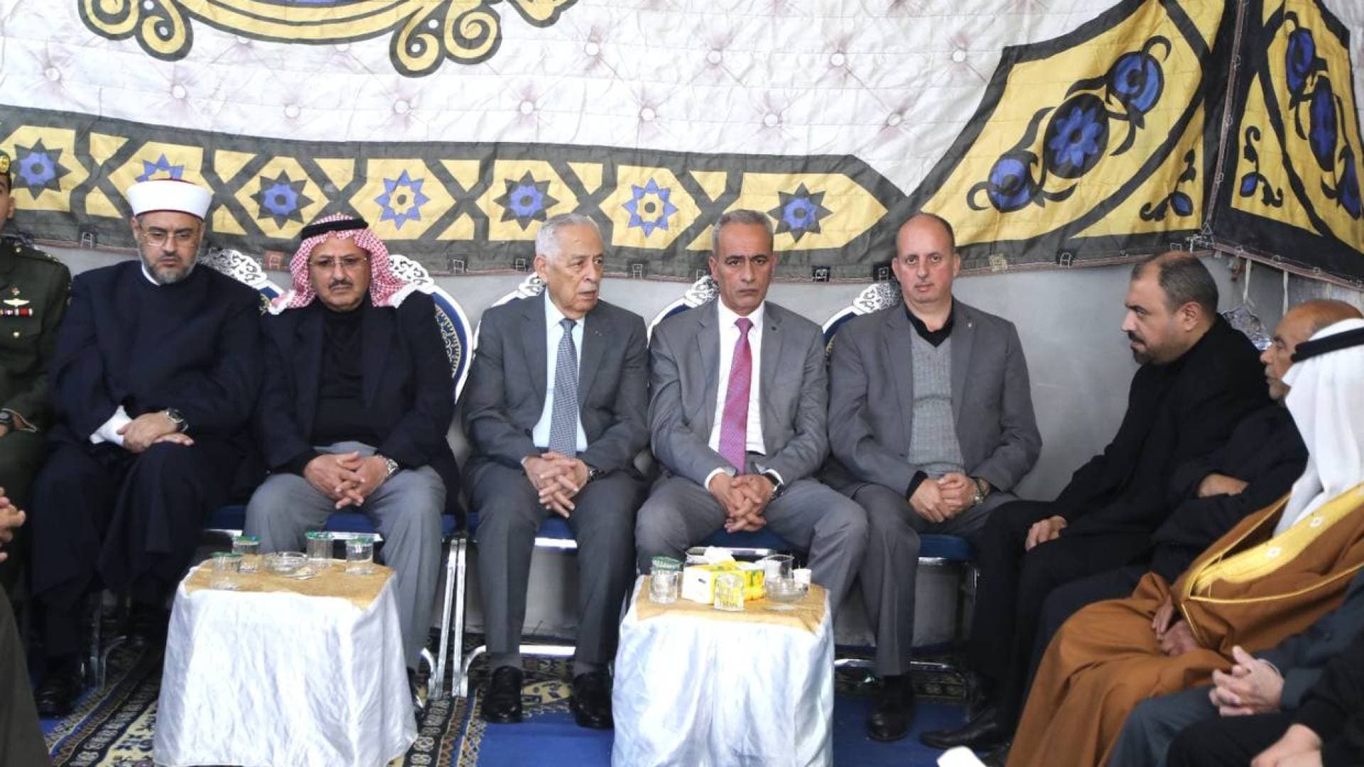 العيسوي ينقل تعازي الملك وولي العهد إلى العلاونة