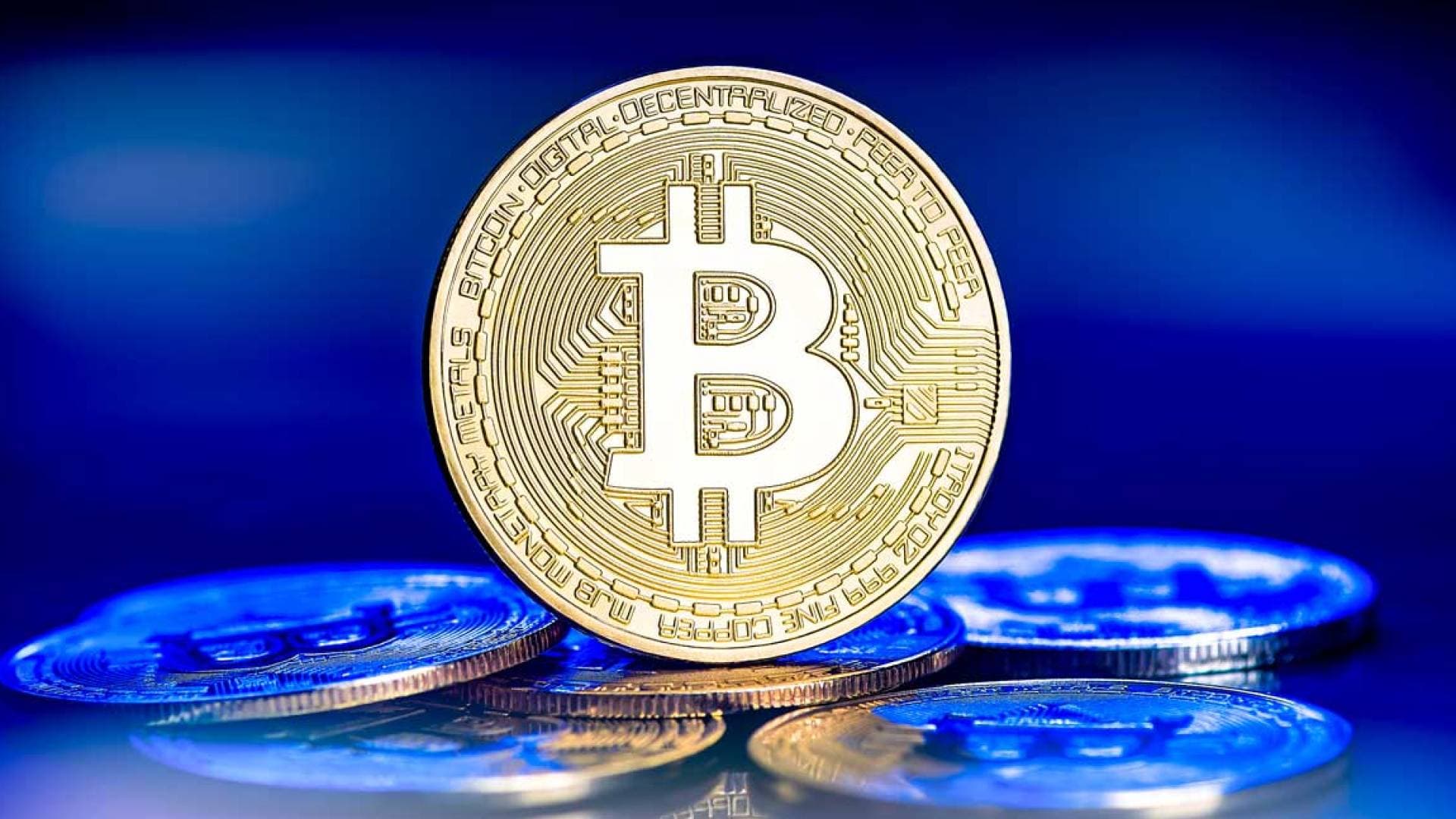 تراجع طفيف للبيتكوين.. العملة الرقمية تفقد مستويات الـ 71 ألف دولار