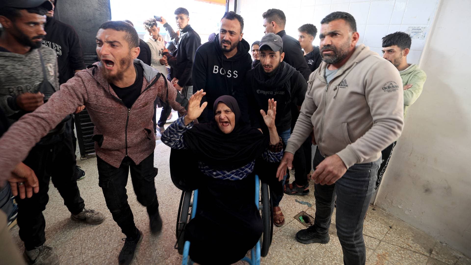 استشهاد طفلة في بيت لاهيا وشاب في رفح وسلسلة اعتداءات تطال النازحين بغزة