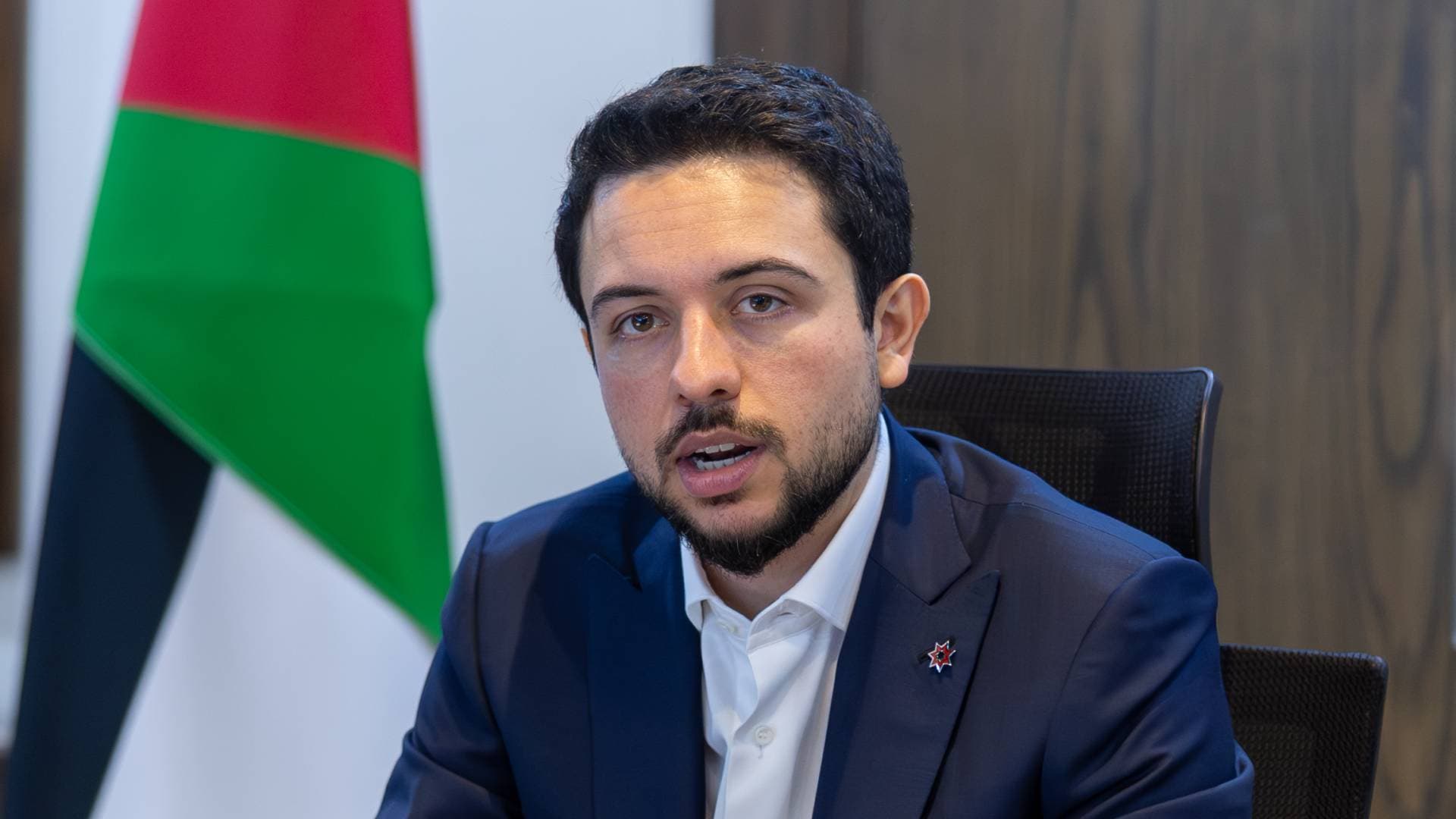 ولي العهد يزور وزارة الاقتصاد الرقمي والريادة ويلتقي الفريق المطور لتطبيق سند.. فيديو