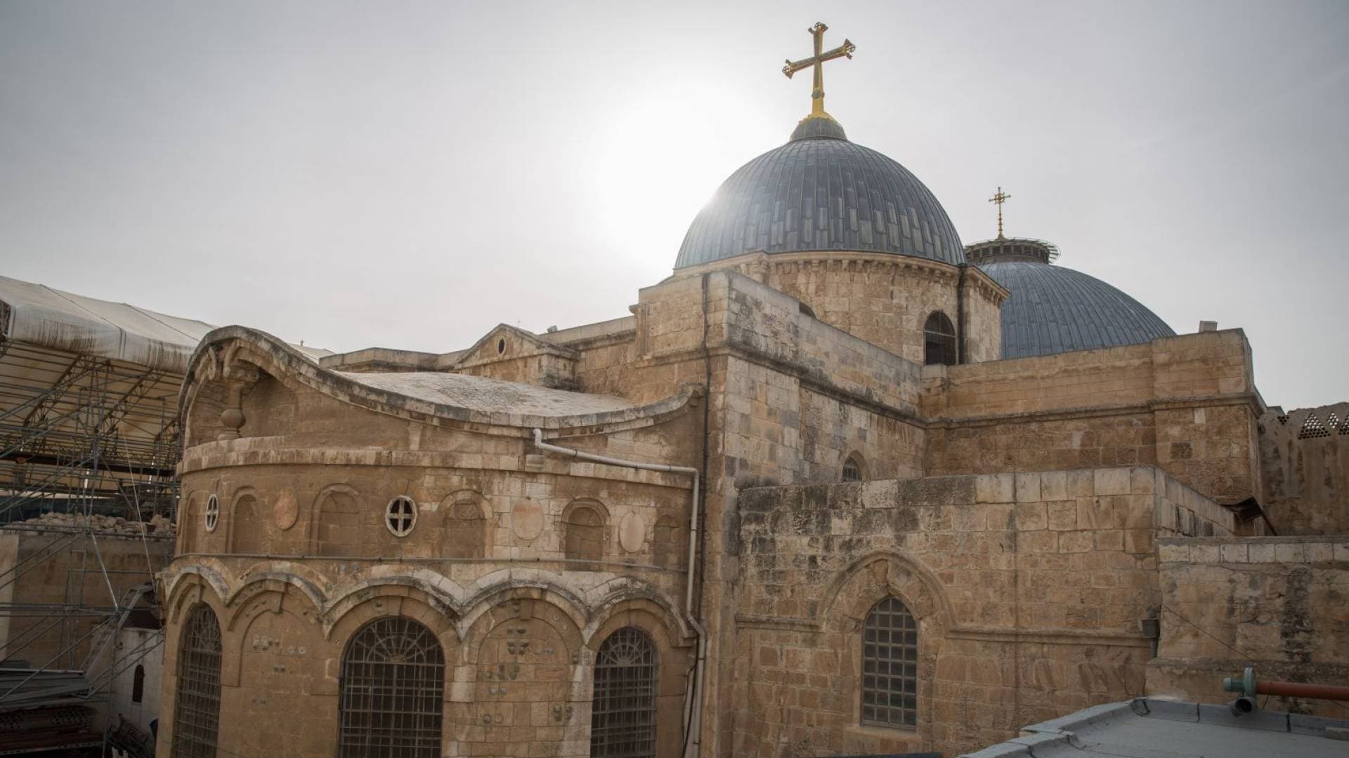 بعد 40 يوما من القيود.. المسجد الأقصى وكنيسة القيامة تفتح أبوابها مجددا