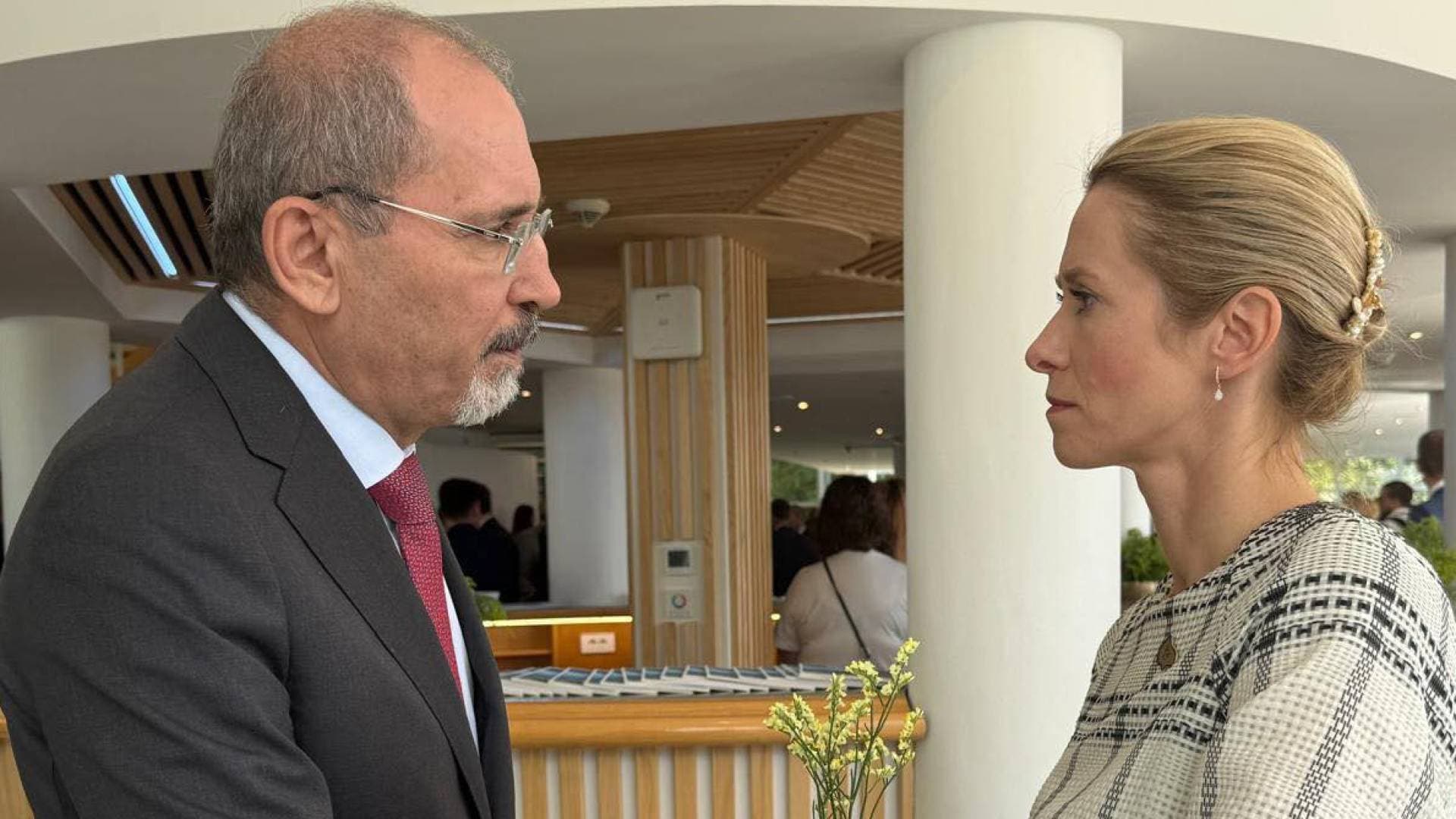 الصفدي وكالاس يبحثان وقف العدوان على لبنان ودعم النازحين