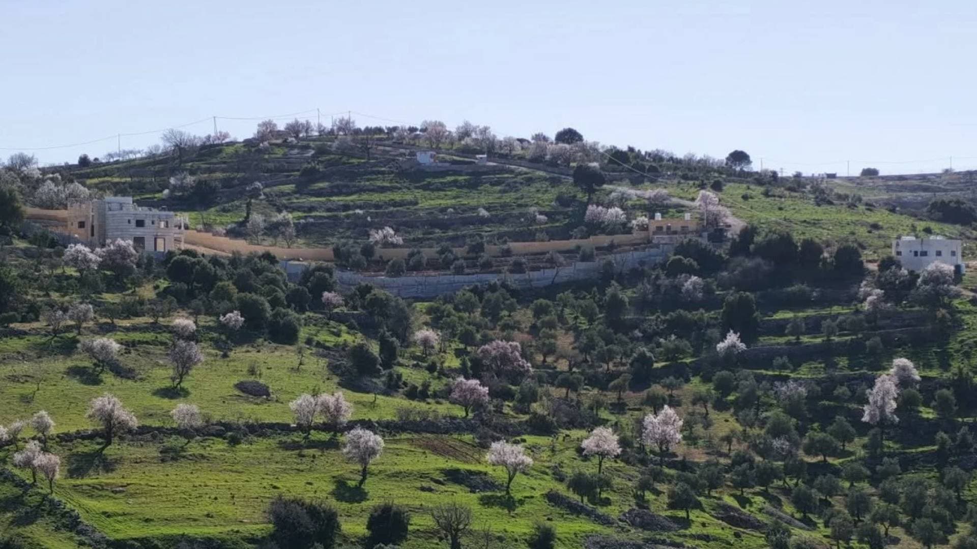 منخفض البحر الأحمر يرفع درجات الحرارة لـ 30 مئوية في عمان و40 في الأغوار والعقبة