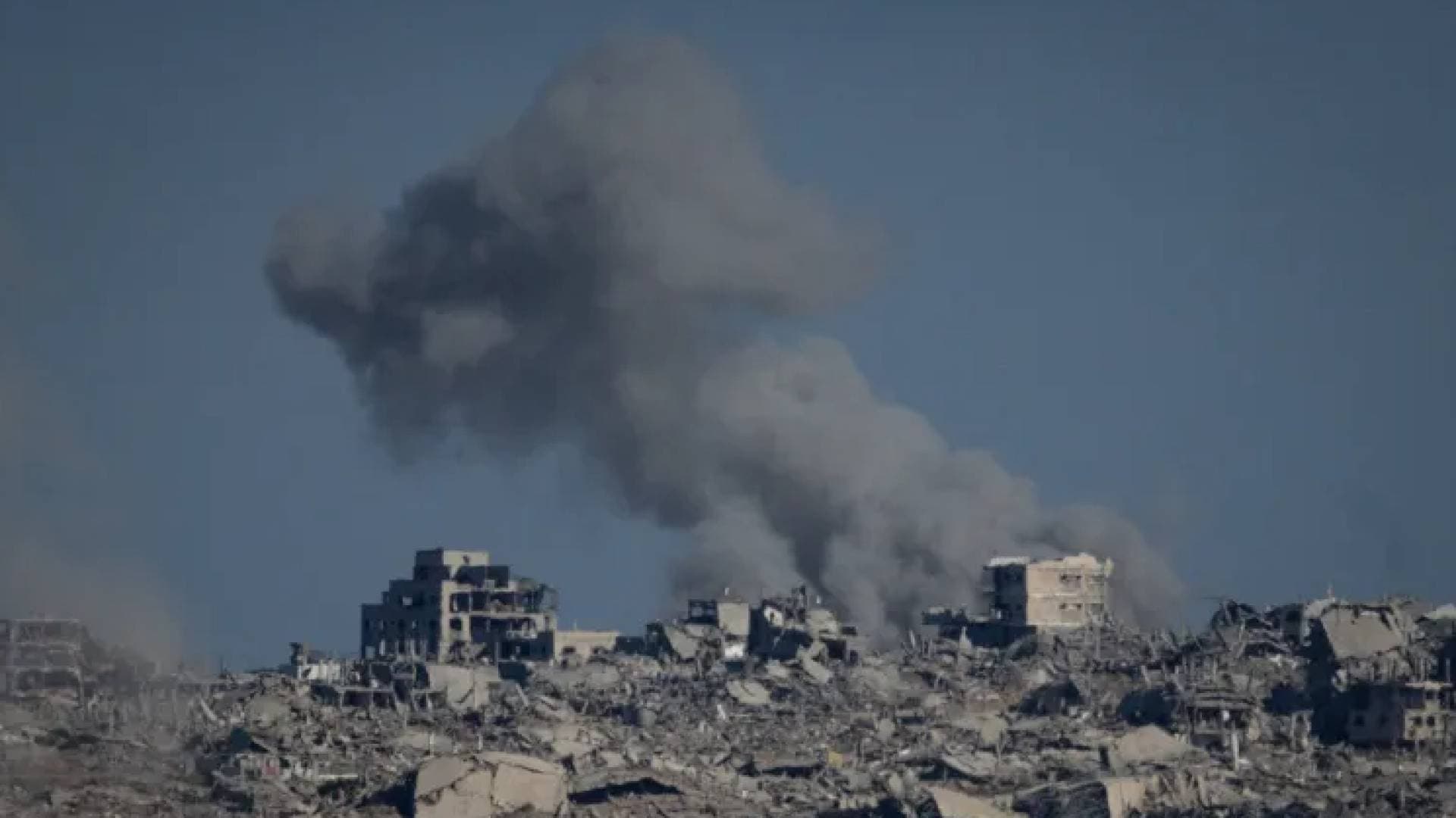 3 شهداء في قصف للاحتلال استهدف دير البلح وسط قطاع غزة