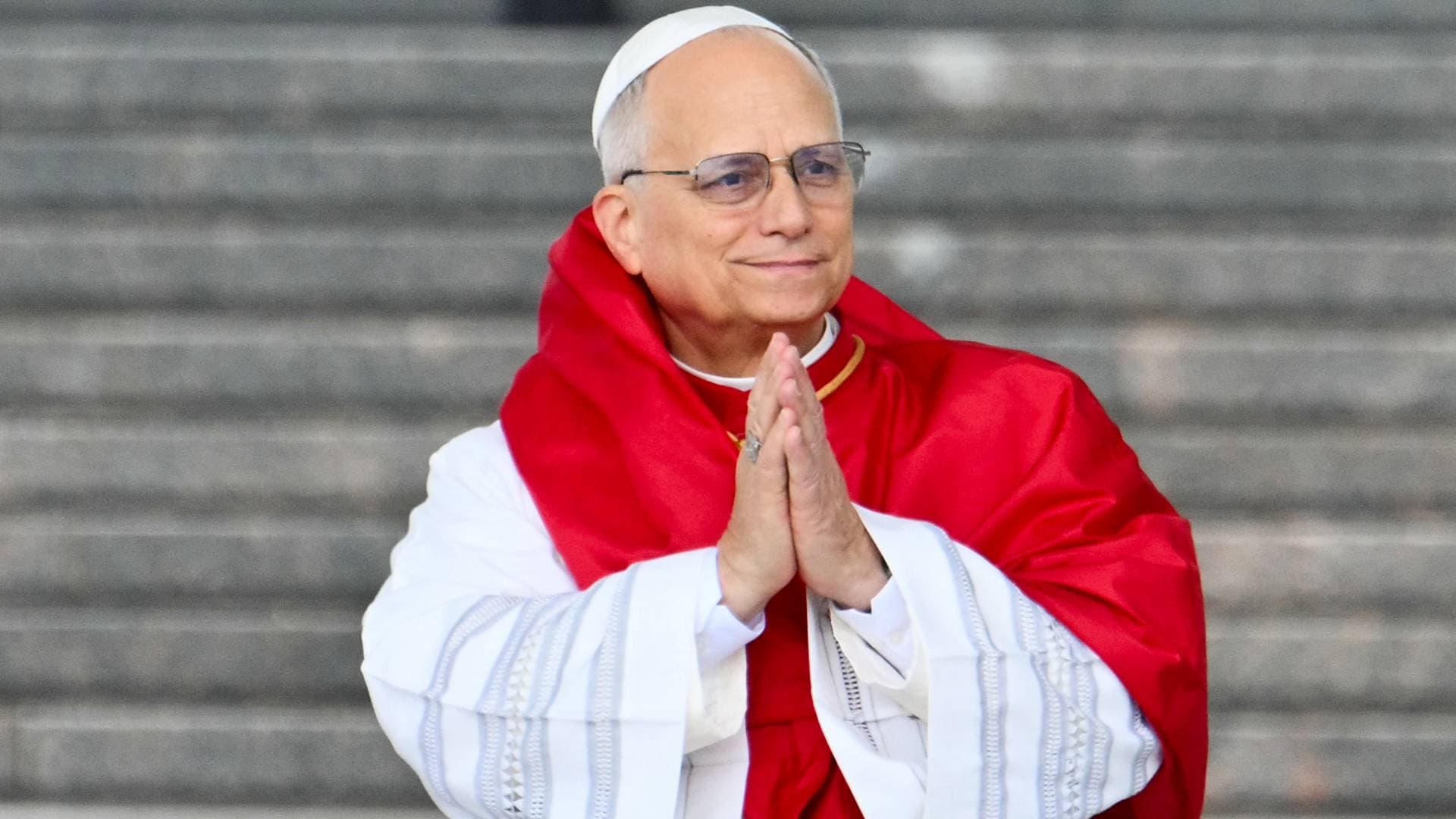 بابا الفاتيكان يبدأ جولة أفريقية من الجزائر.. ويرد على "ترمب": سأواصل رفع صوتي ضد الحرب