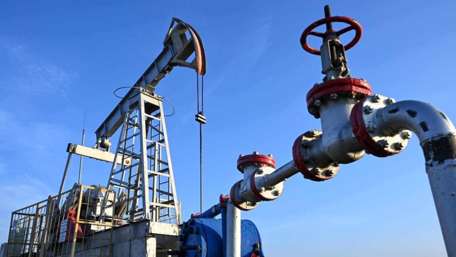 هاشم عقل: حصار الموانئ الإيرانية يضع أسعار النفط تحت الضغط والصين بدأت بإيجاد بدائل