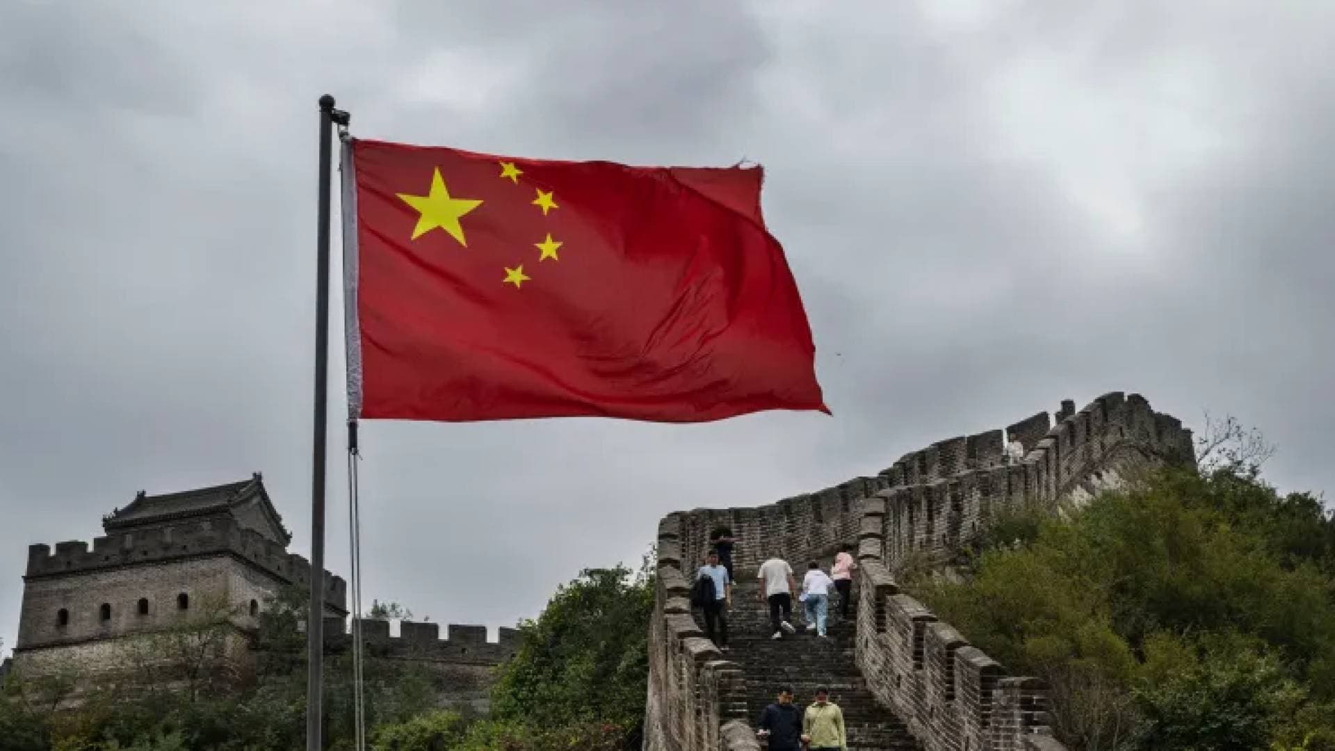 الصين تدخل على خط الأزمة: الحصار الأمريكي لإيران "خطير وغير مسؤول" ويؤجج فتيل التوتر