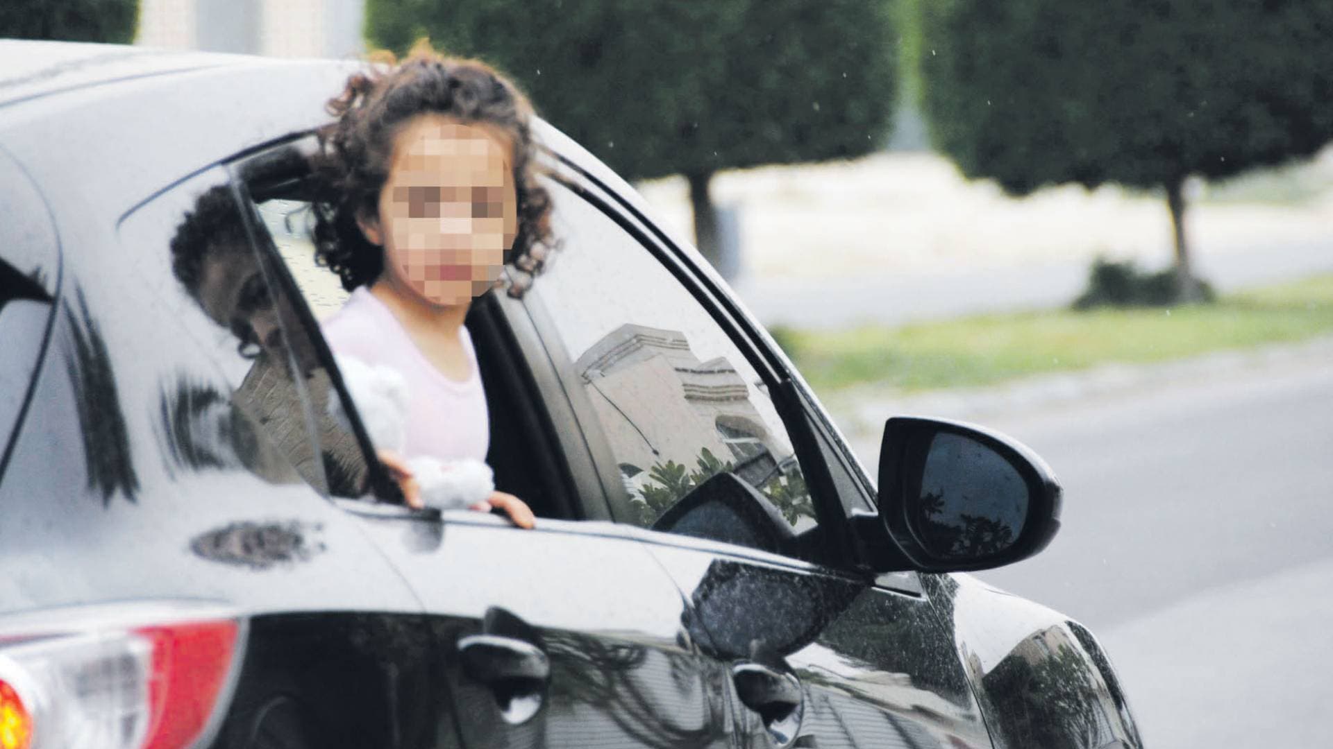 سقوط طفلة من نافذة مركبة في المفرق.. وشاهد عيان يوثق تفاصيل "مأساوية" لـ "رؤيا أخبار" -فيديو