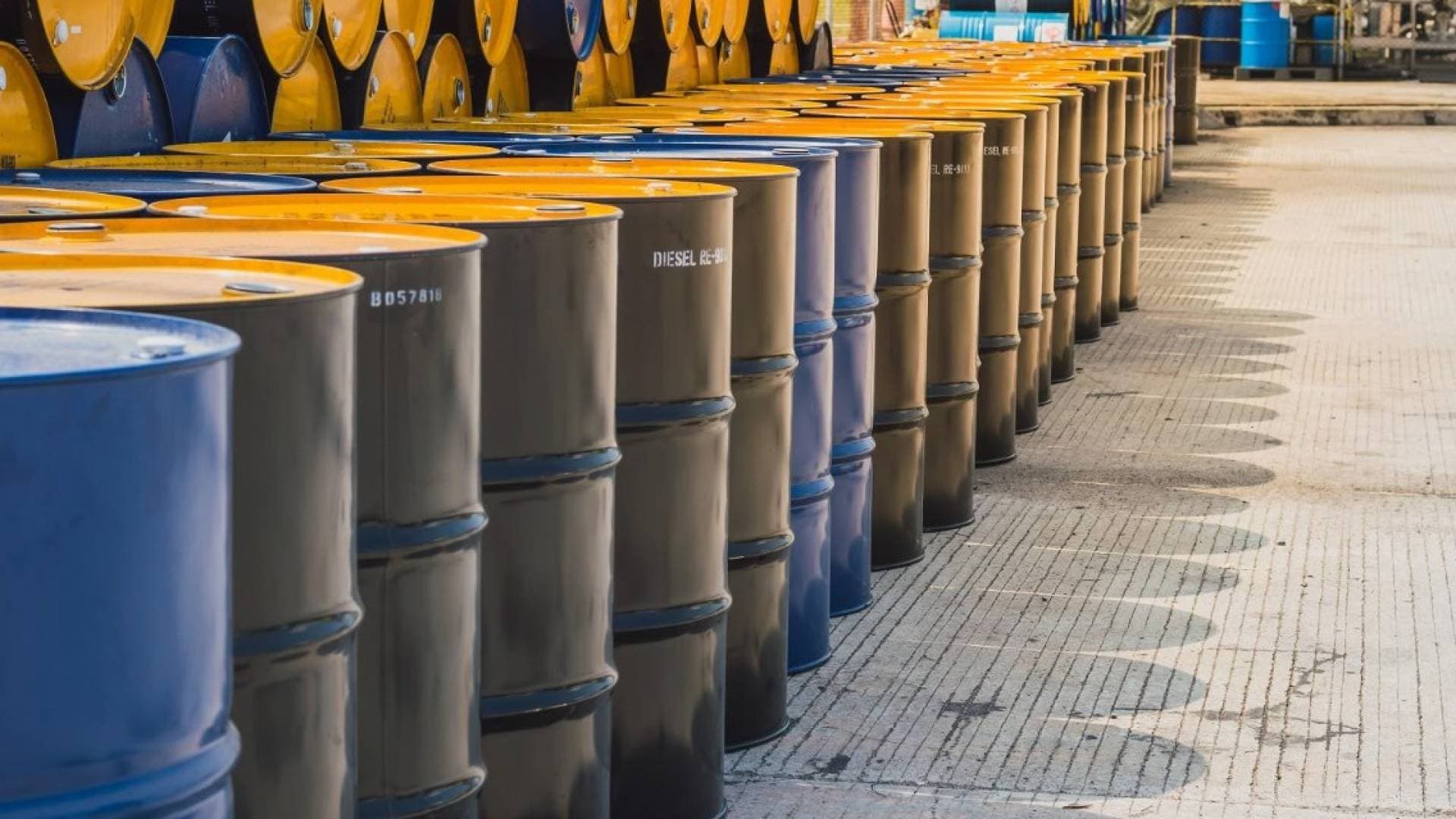 القاهرة وأبوظبي تتفاوضان لاستغلال طاقة تخزينية بـ 29 مليون برميل لمواجهة أزمة هرمز