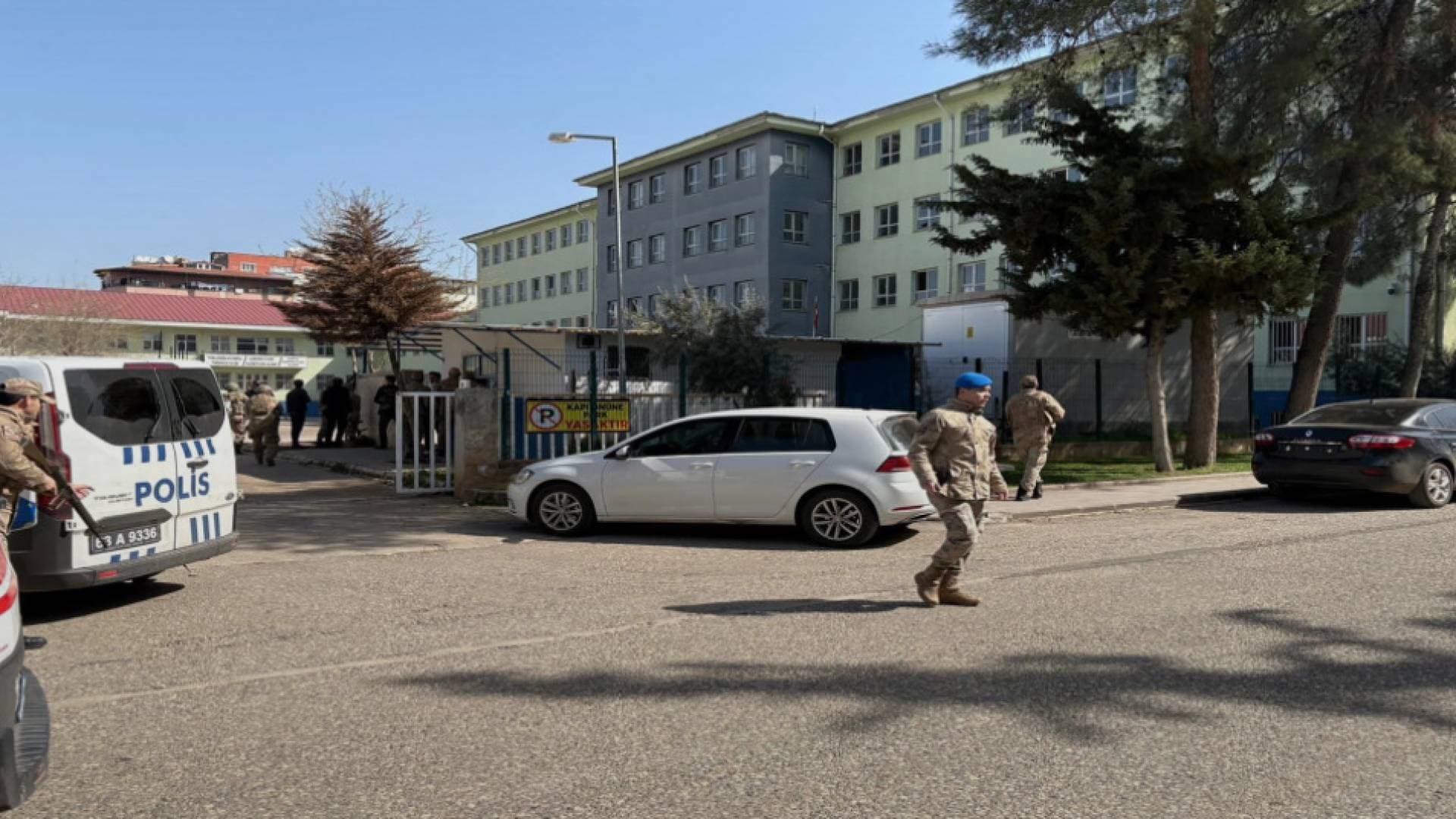 إصابة 16 شخصا في إطلاق نار بمدرسة ثانوية جنوب شرق تركيا