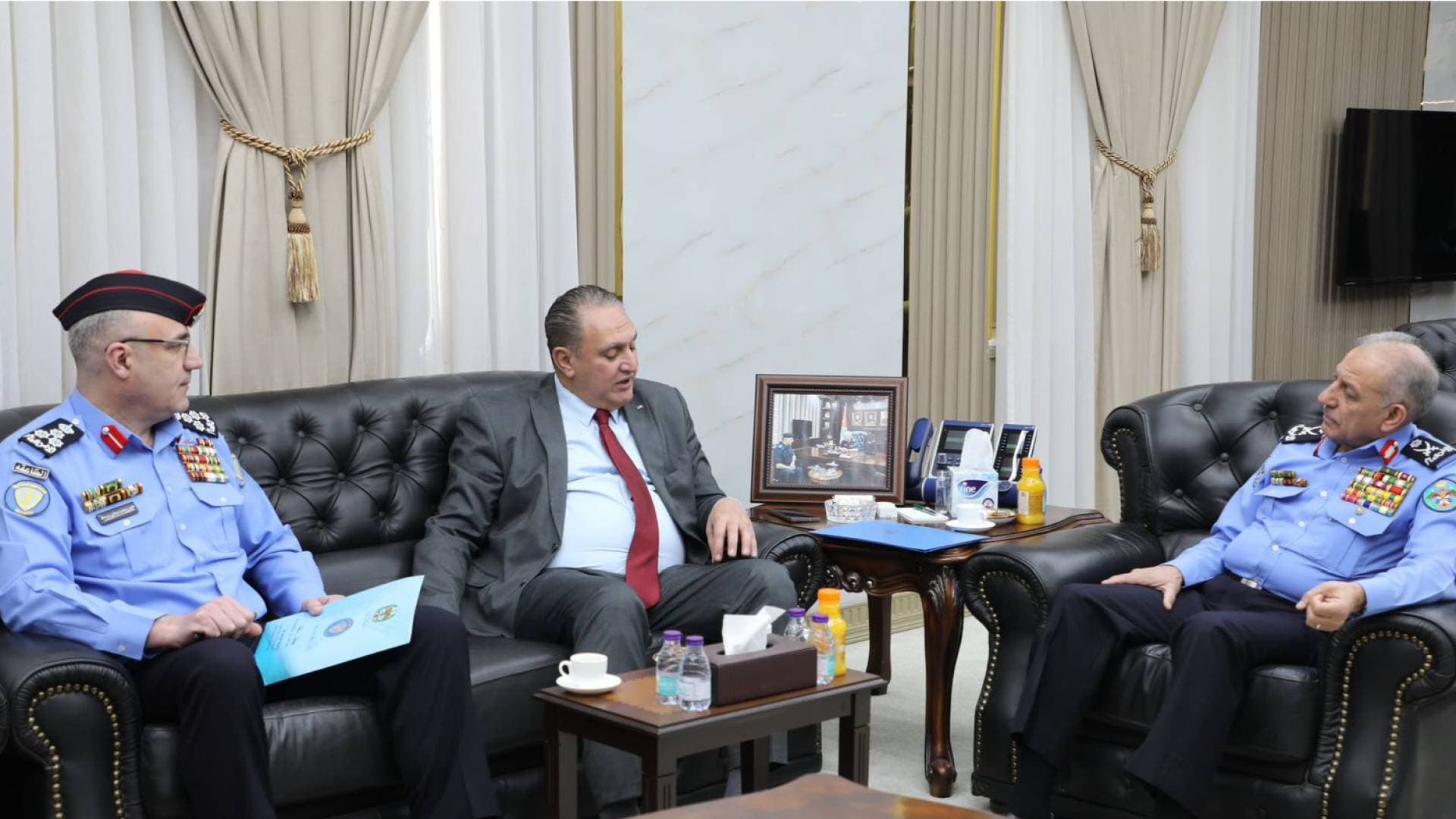 وزير البيئة ومدير الأمن العام يبحثان تعزيز الرقابة البيئية مع انطلاق موسم التنزه