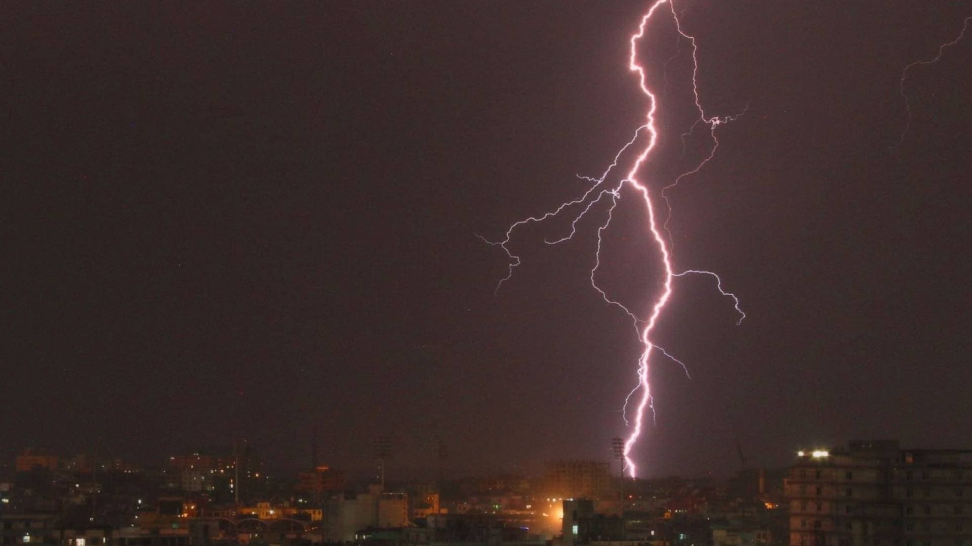 طقس العرب: منخفض خماسيني يطرق أبواب الأردن في هذا الموعد