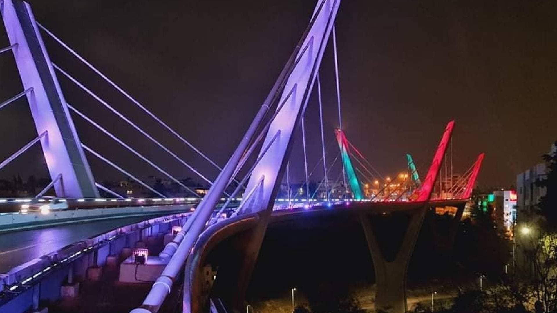 أمانة عمان: إنارة جسر عبدون وأبراج السادس بألوان العلم الأردني