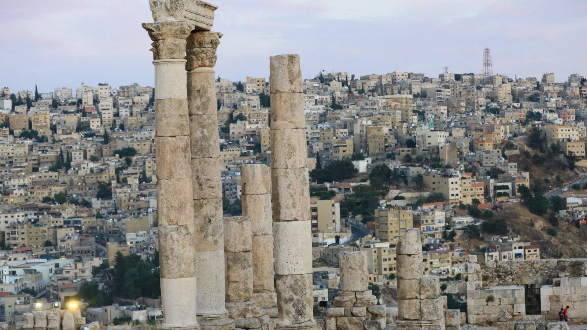 طقس العرب: تزايد تأثر الأردن بكتلة هوائية حارة نسبيا الأربعاء وتنبيهات من عواصف رملية بمناطق البادية الخميس