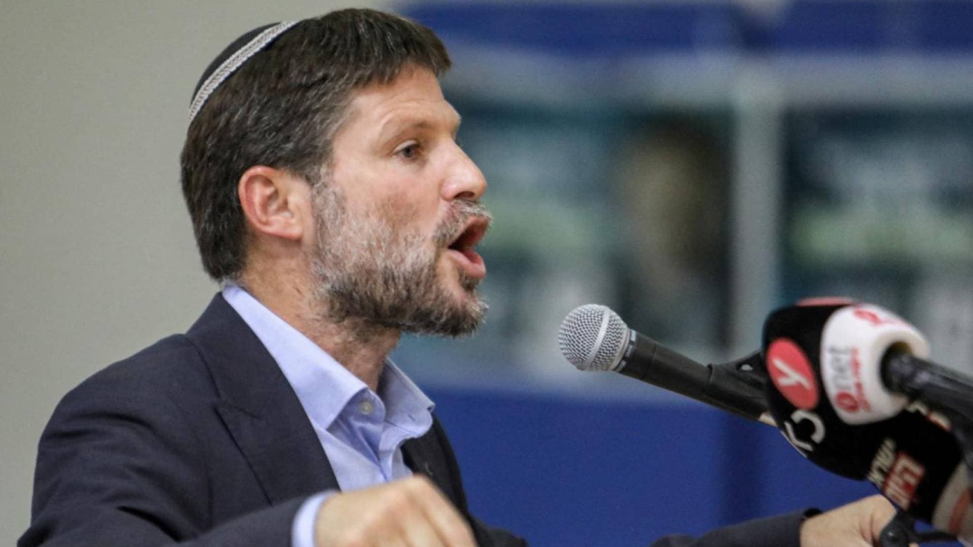 سموتريتش للمستشار الألماني: عليك أن تخفض رأسك وتعتذر ألف مرة باسم ألمانيا