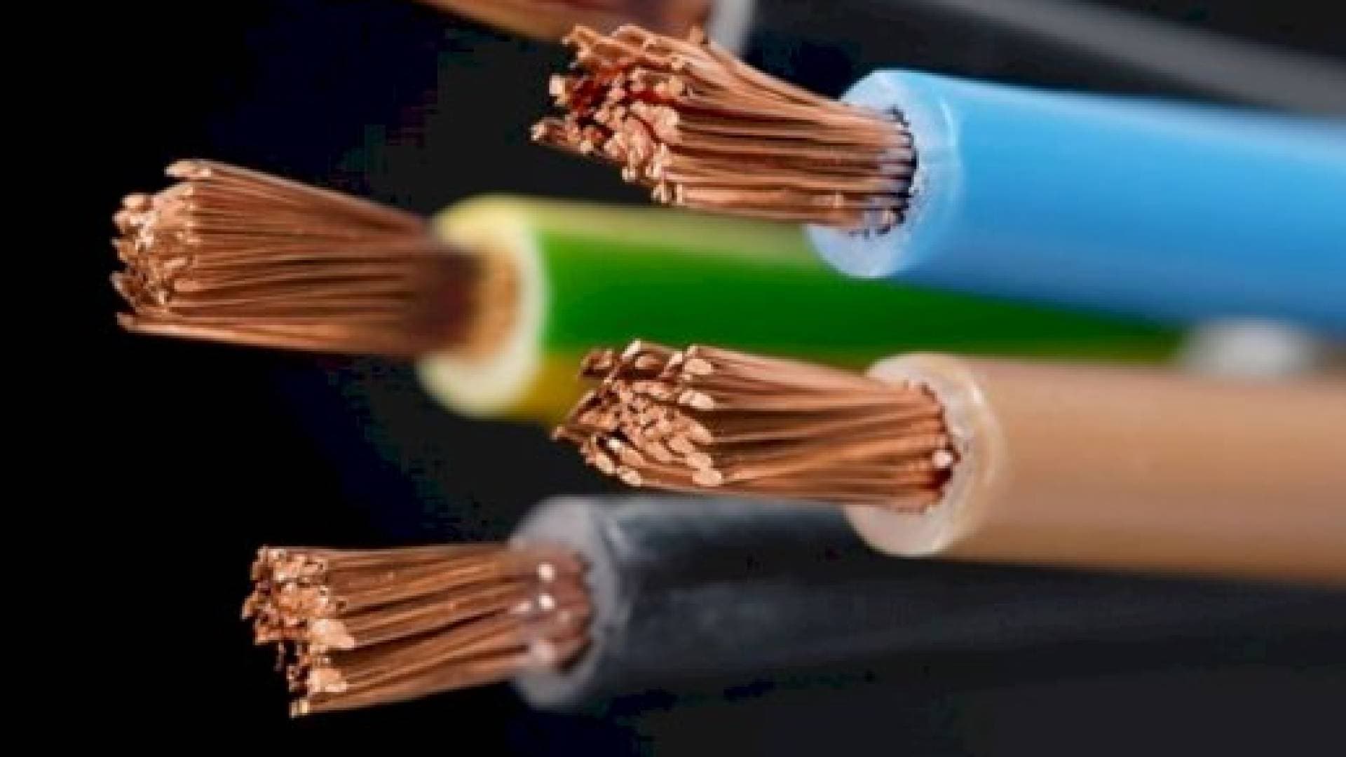 النحاس يواصل تحطيم الأرقام القياسية: 6 دولارات للرطل وسط سباق عالمي على "المعدن الأحمر"