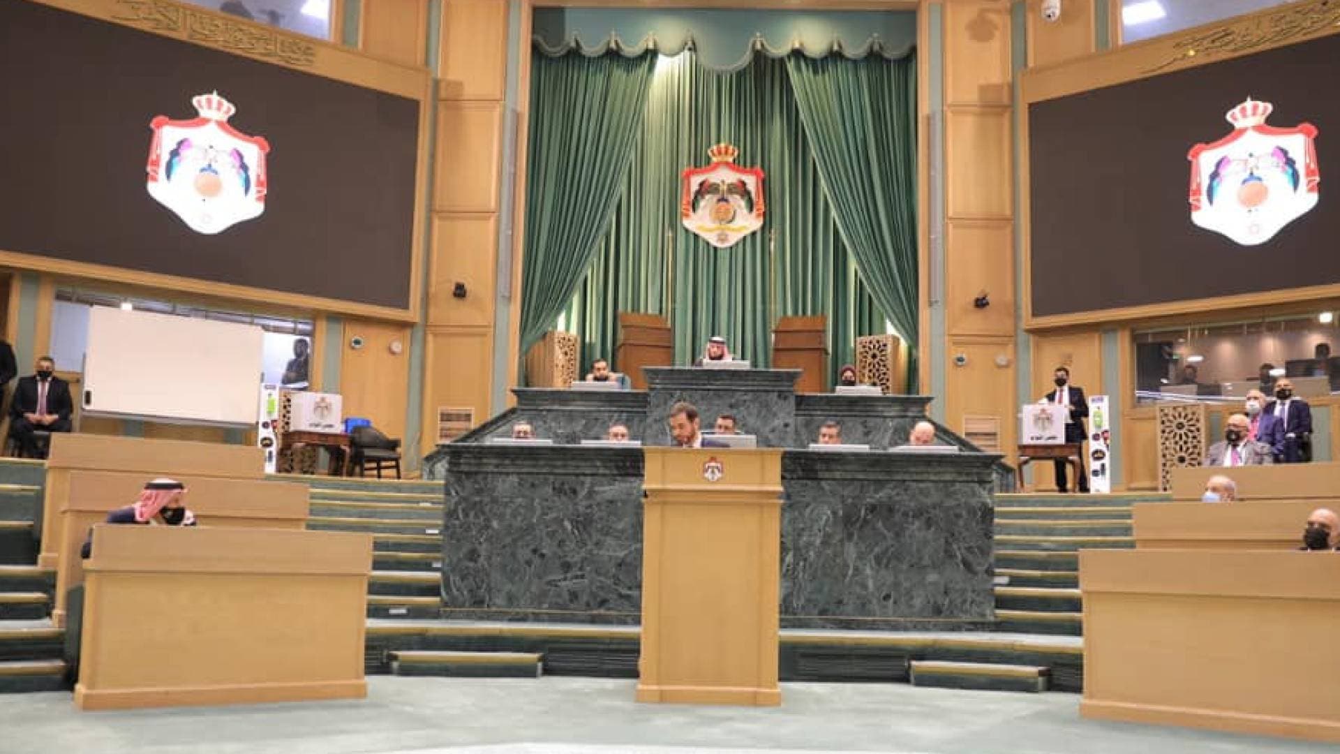 مجلس النواب يناقش تعديلات قوانين "السير" و"عقود التأمين"