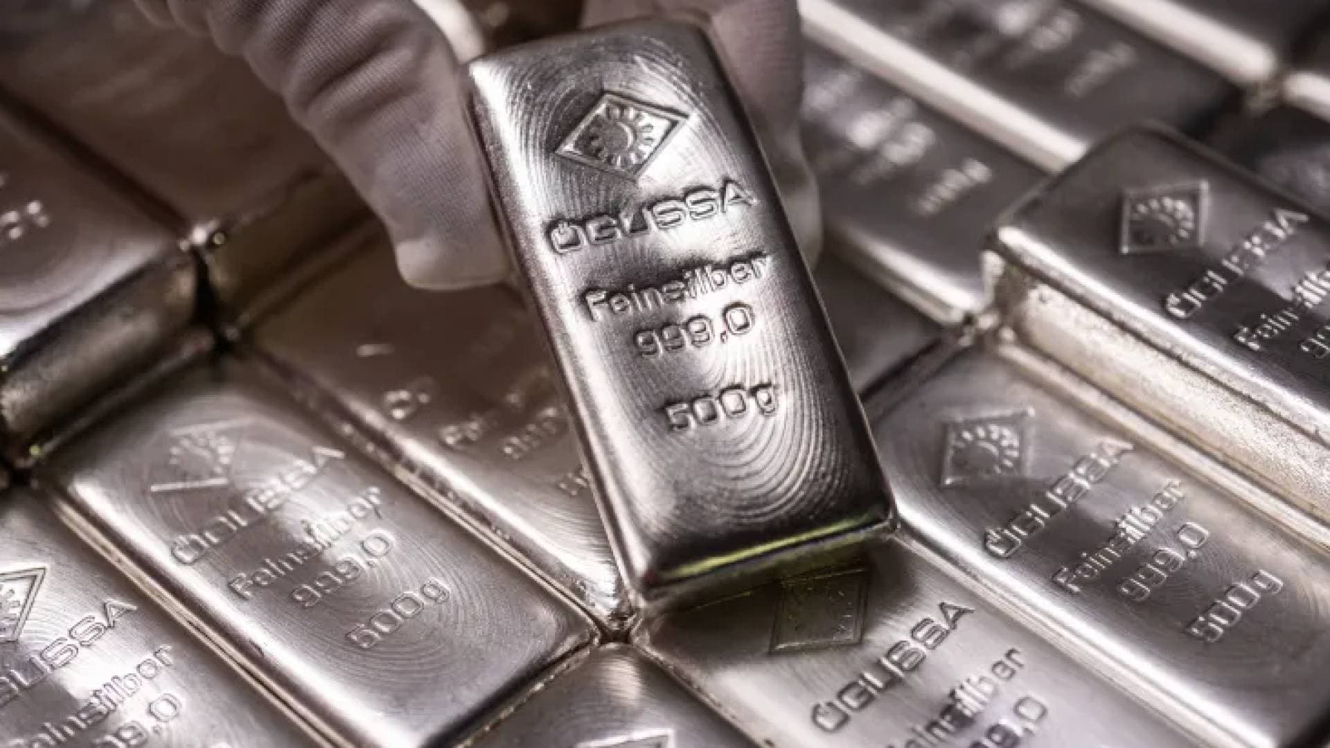 الفضة تلامس حاجز 80 دولارا وتستقر عند مستويات تاريخية جديدة