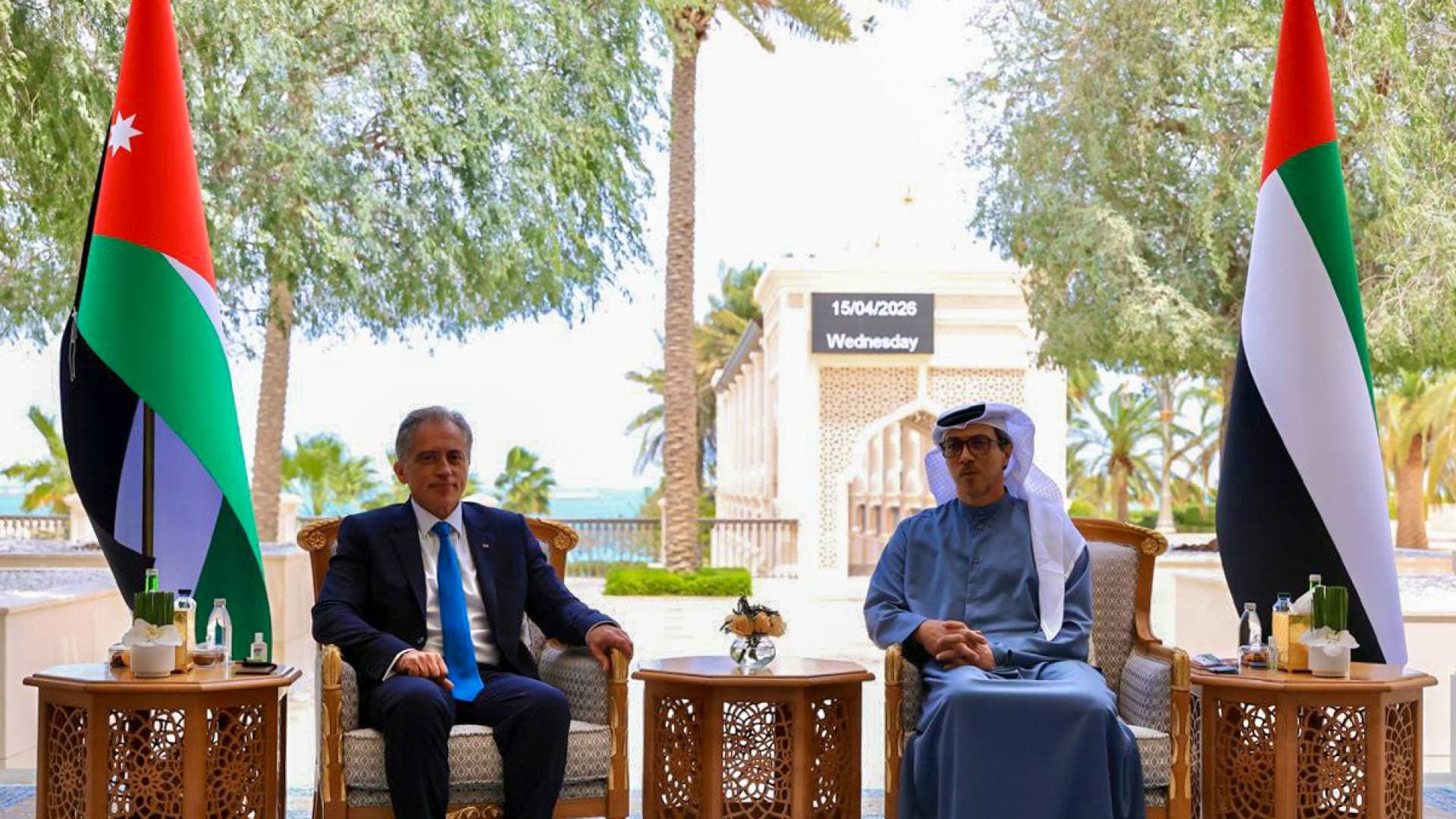 الأردن والإمارات يوقعان اتفاقيات لبدء تنفيذ مشروع سكة حديد ميناء العقبة باستثمار 2.3 مليار - فيديو